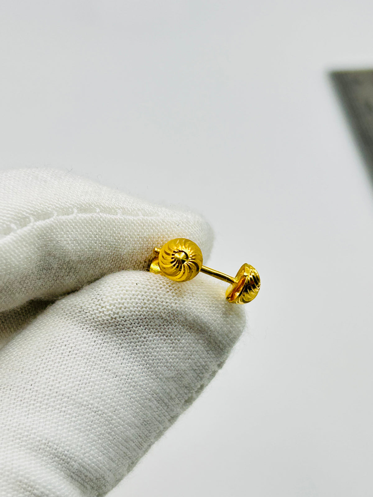 22ct Gold Stud Earrings – 1.5g (Hallmarked)