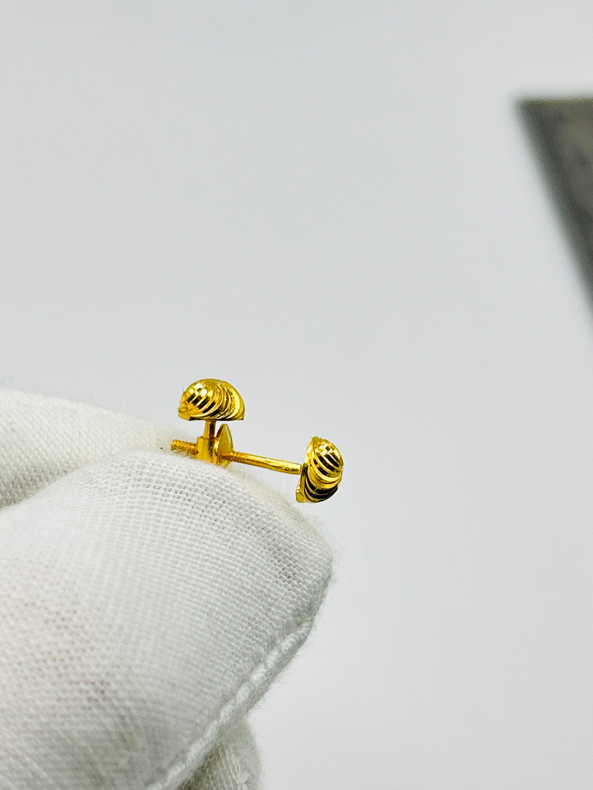 22ct Gold Stud Earrings – 1.5g (Hallmarked)