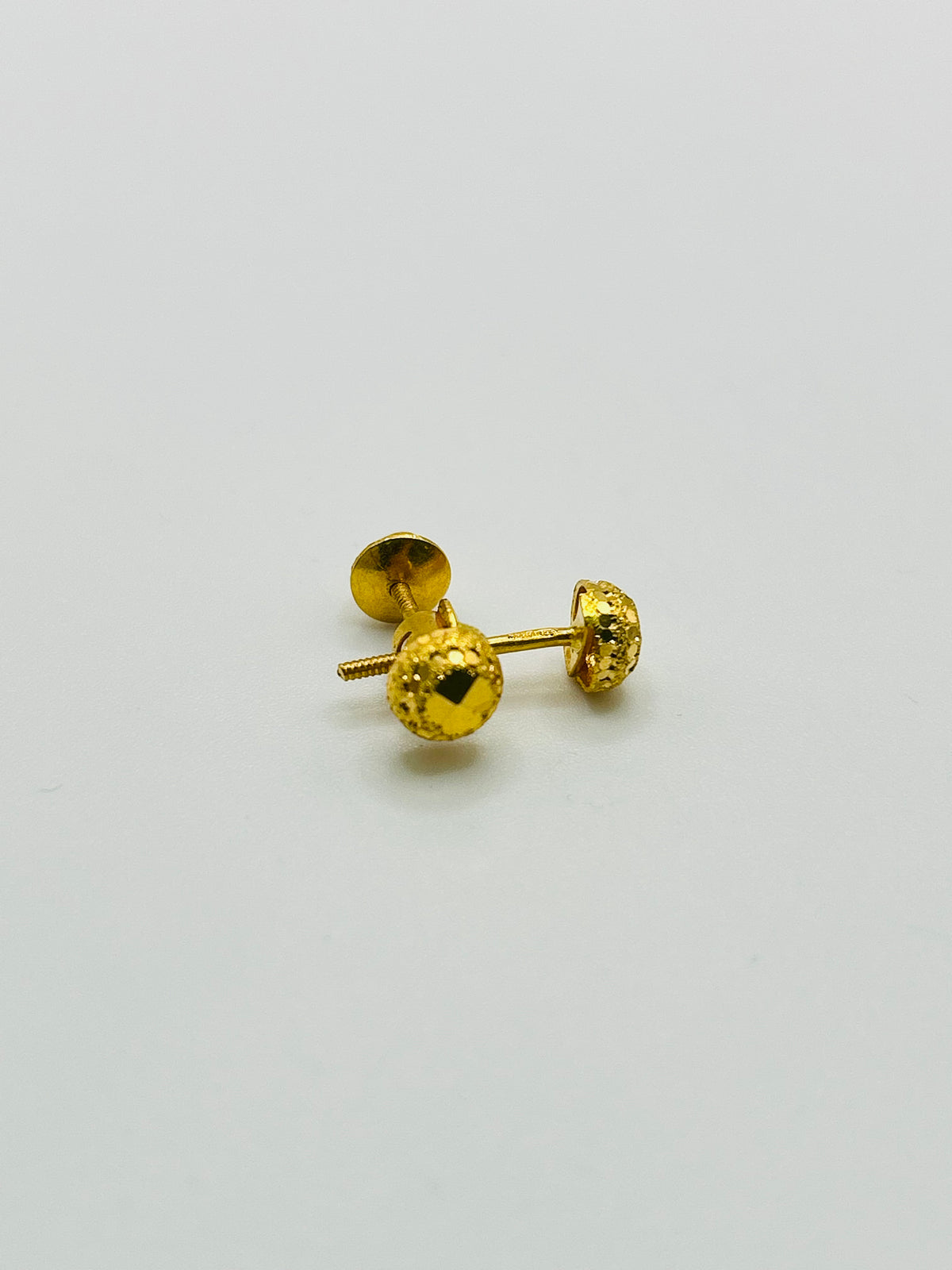 22ct Gold Stud Earrings – 1.5g (Hallmarked)