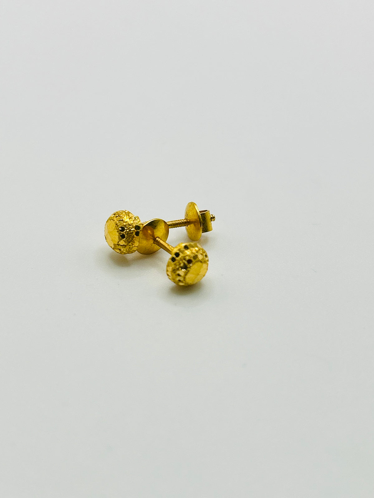 22ct Gold Stud Earrings – 1.5g (Hallmarked)
