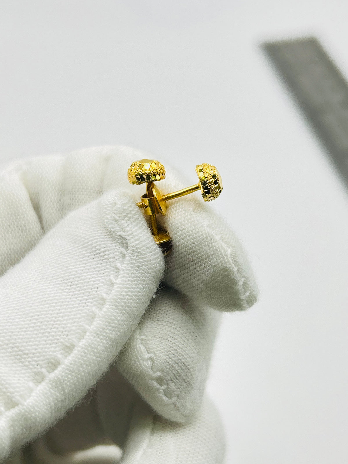 22ct Gold Stud Earrings – 1.5g (Hallmarked)