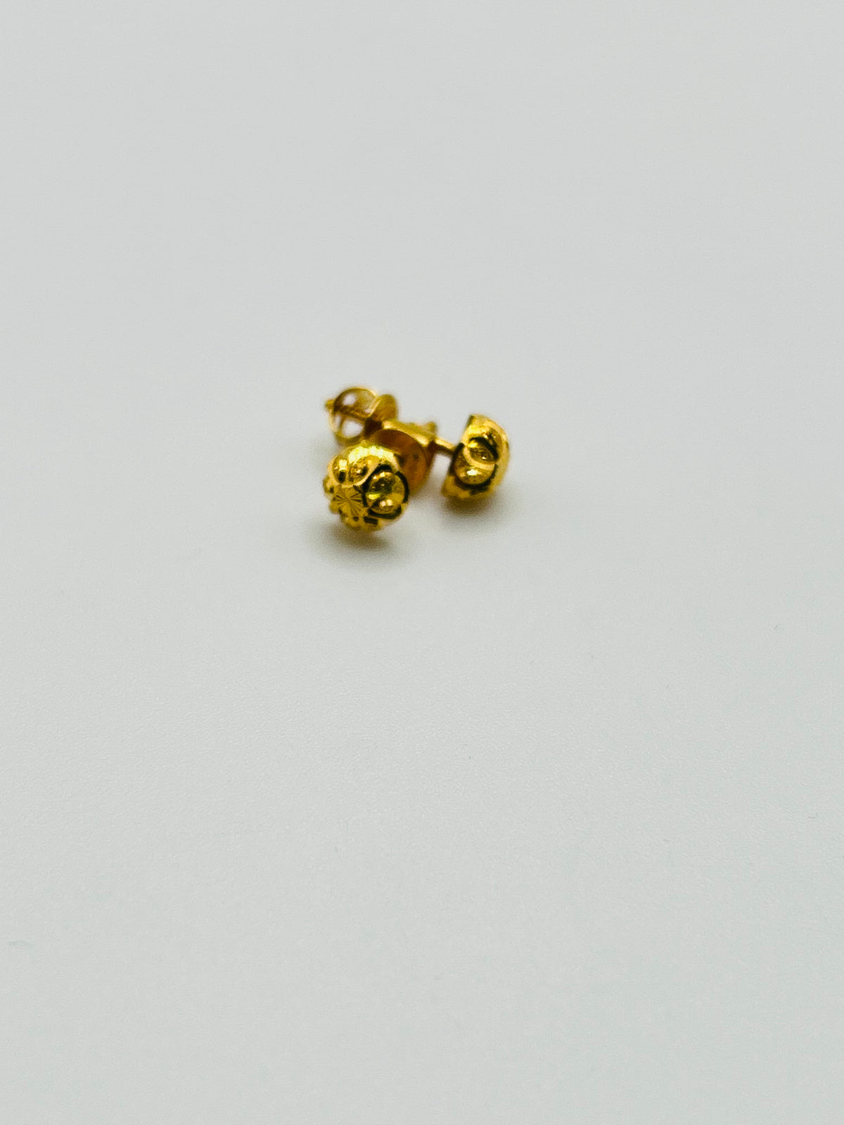 22ct Gold Stud Earrings – 1.1g (Hallmarked)