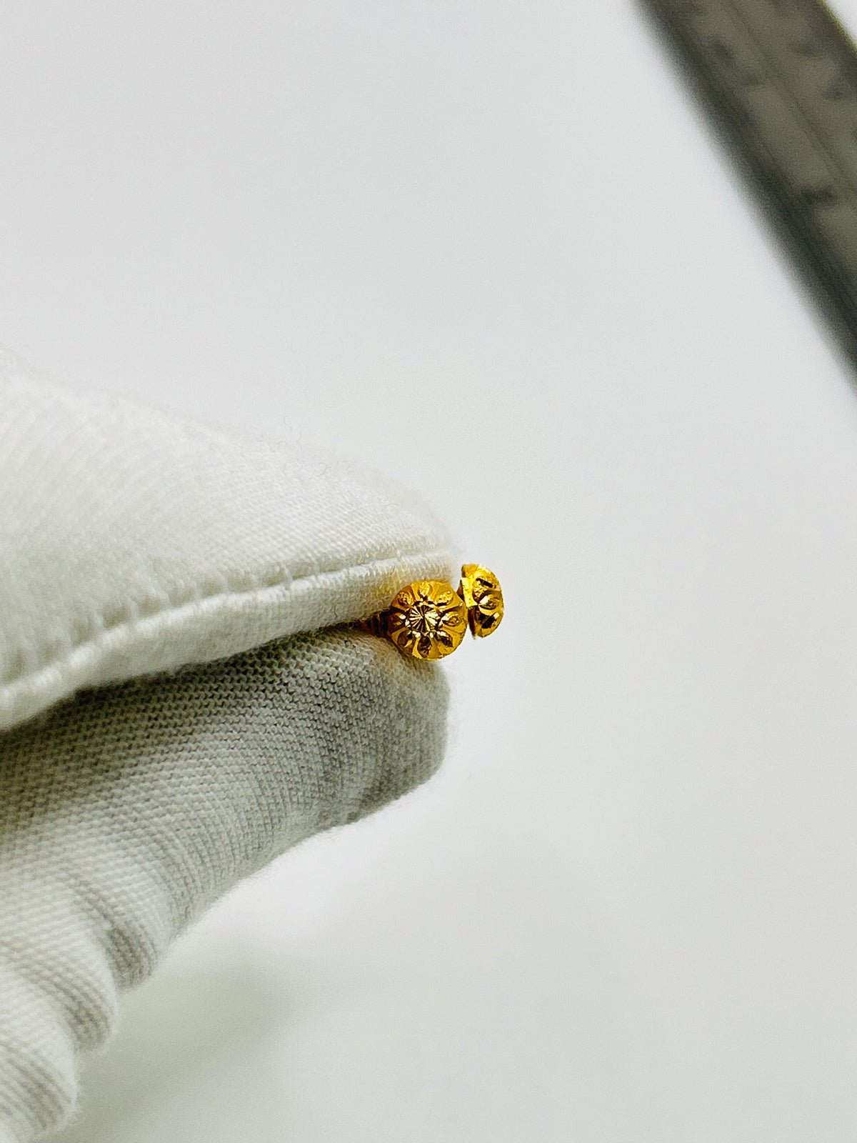 22ct Gold Stud Earrings – 1.1g (Hallmarked)