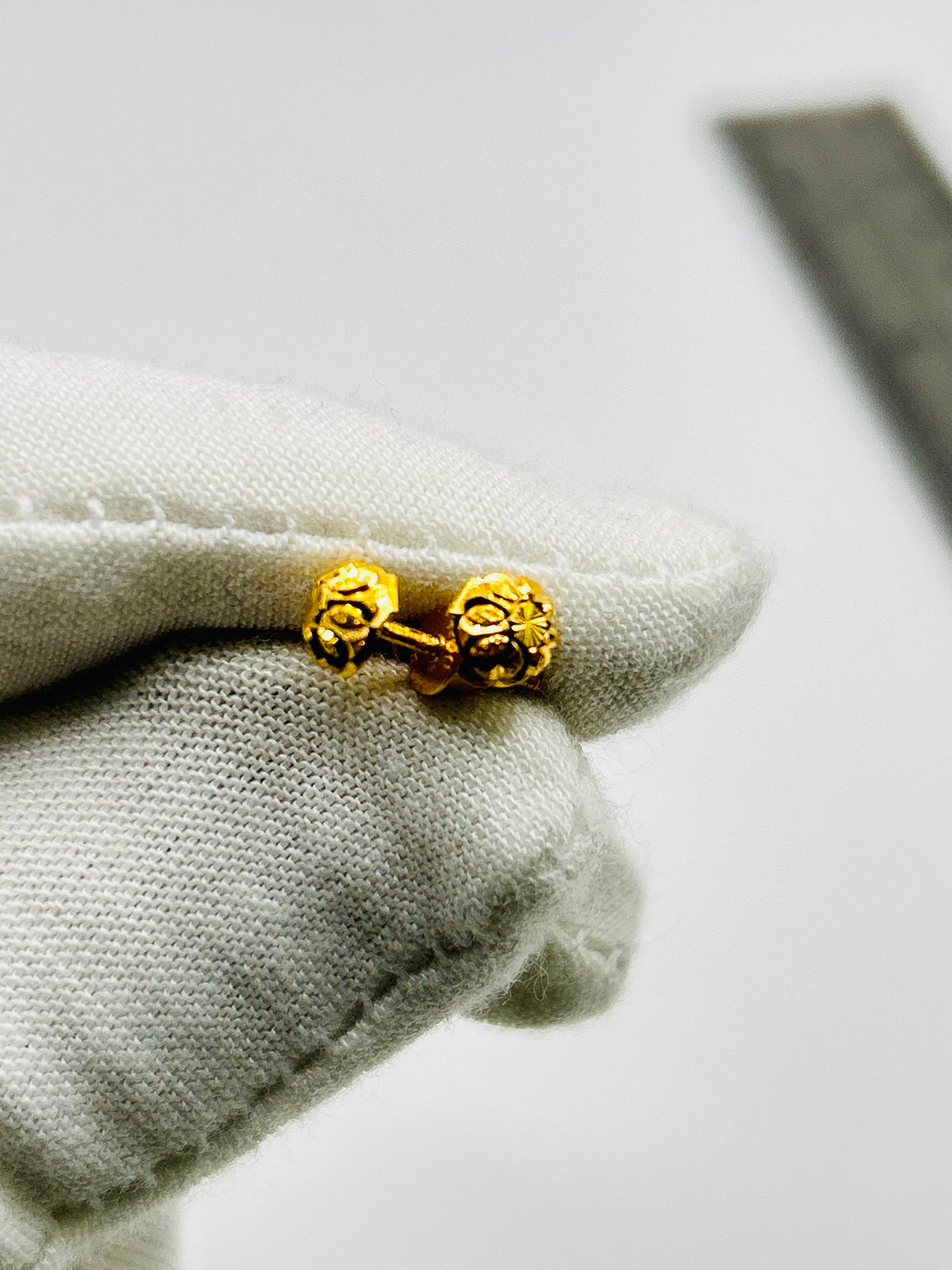 22ct Gold Stud Earrings – 1.1g (Hallmarked)