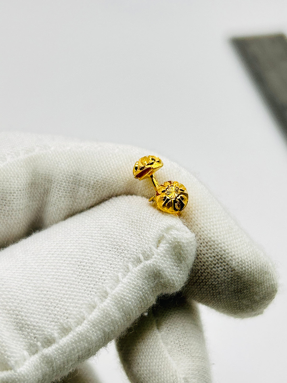 22ct Gold Stud Earrings – 1.1g (Hallmarked)