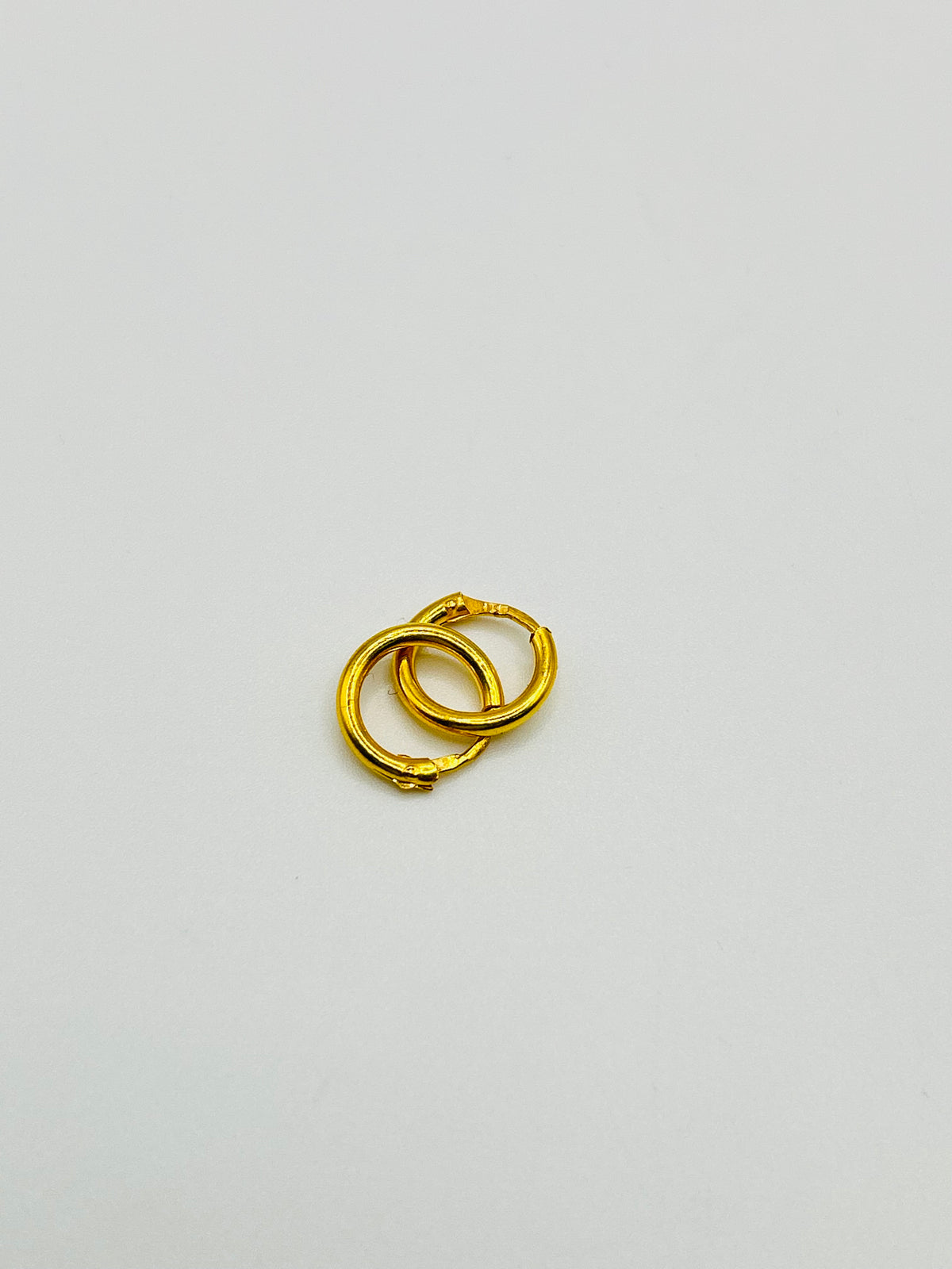 22ct Gold Earrings – 0.9g (Hallmarked)