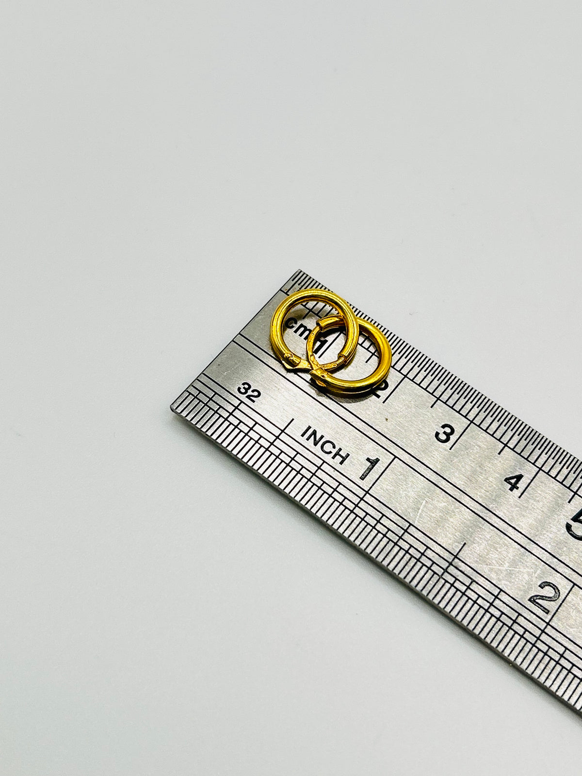 22ct Gold Earrings – 0.9g (Hallmarked)