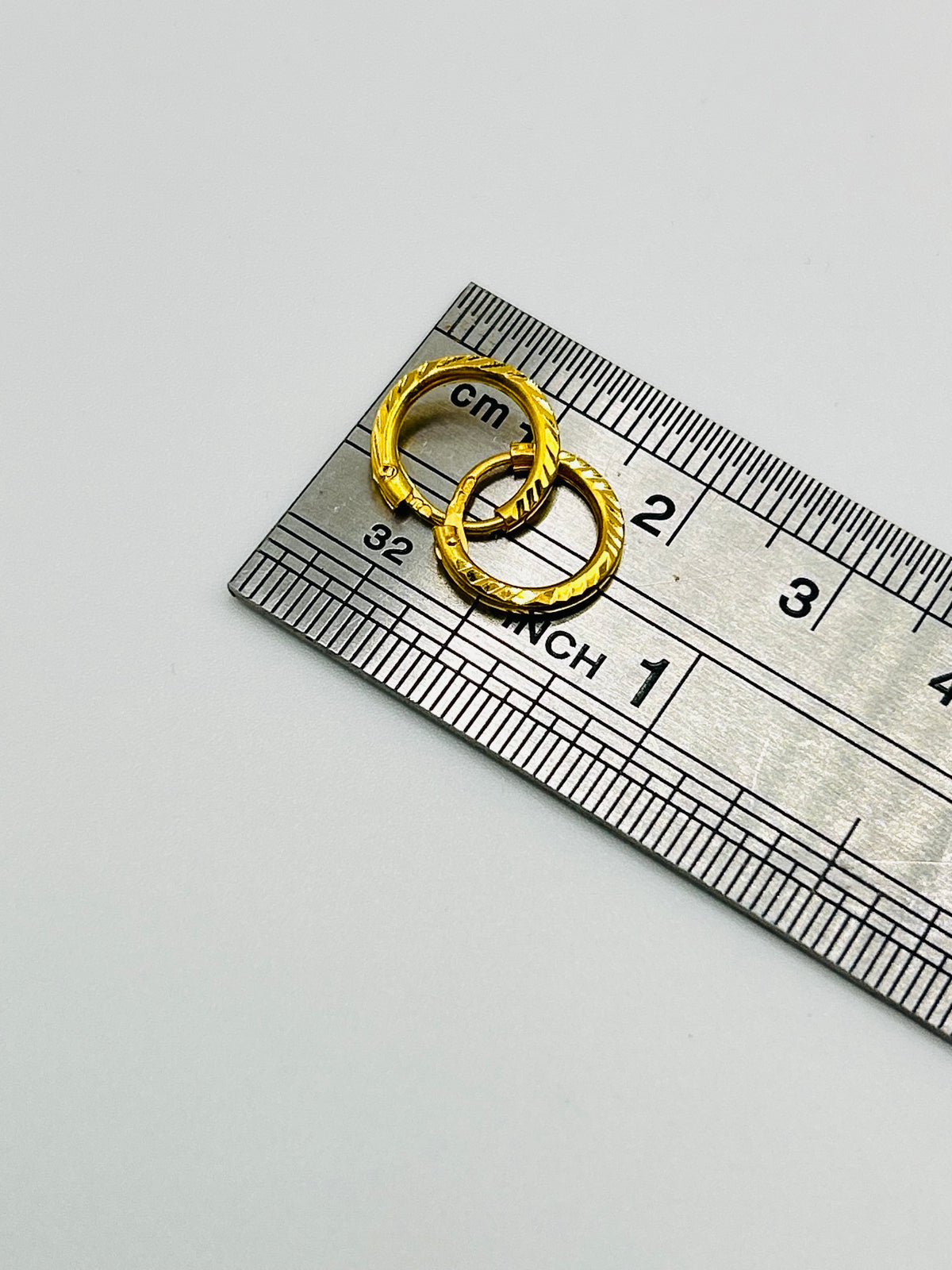 22ct Gold Earrings – 0.8g (Hallmarked)