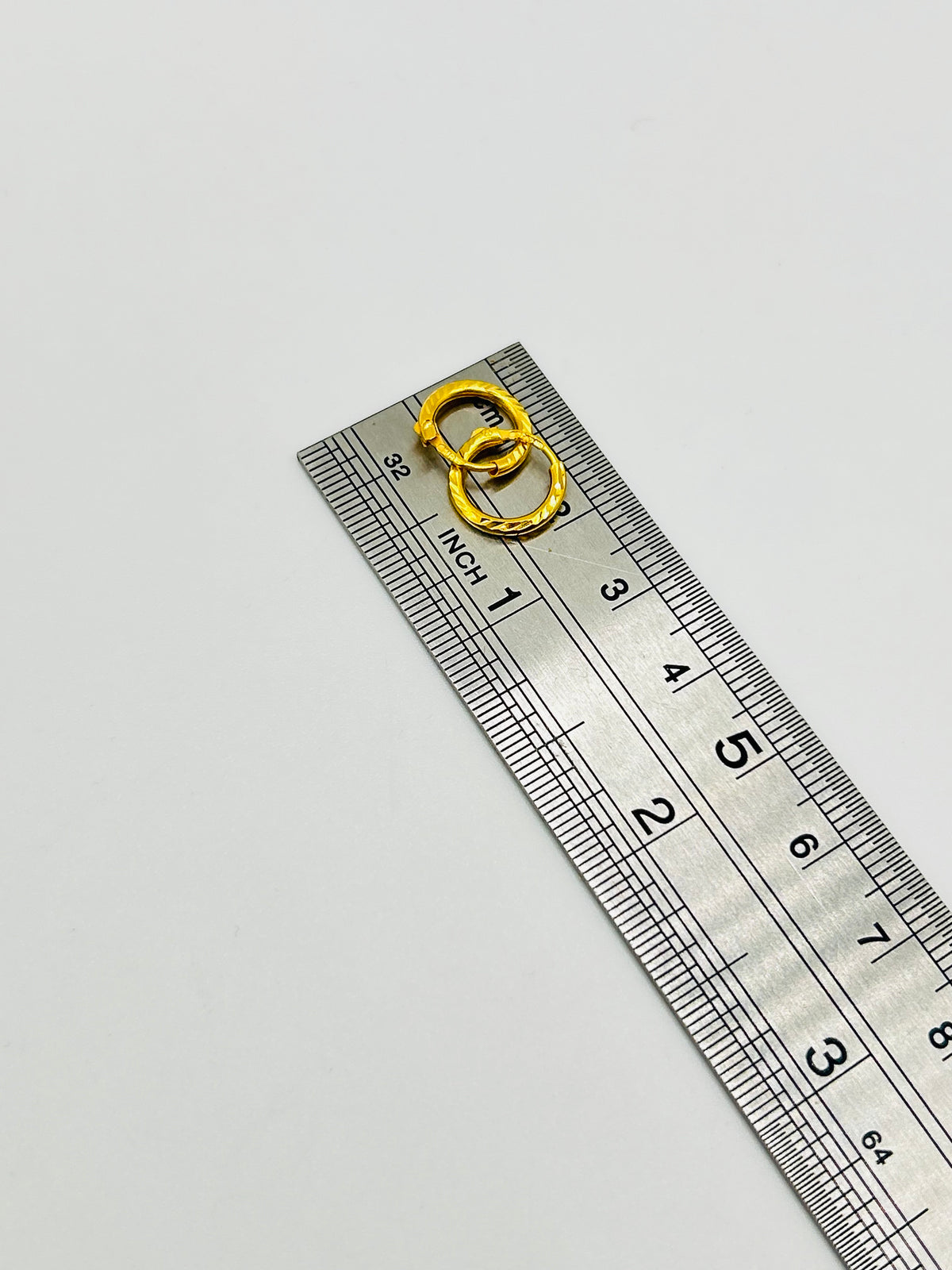 22ct Gold Earrings – 0.8g (Hallmarked)
