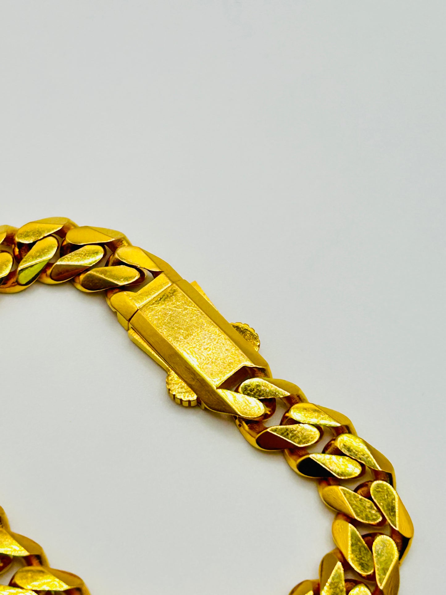 22ct Gold Bracelet – 20.8g 8 Inch  (Hollow, Hallmarked & Punched)