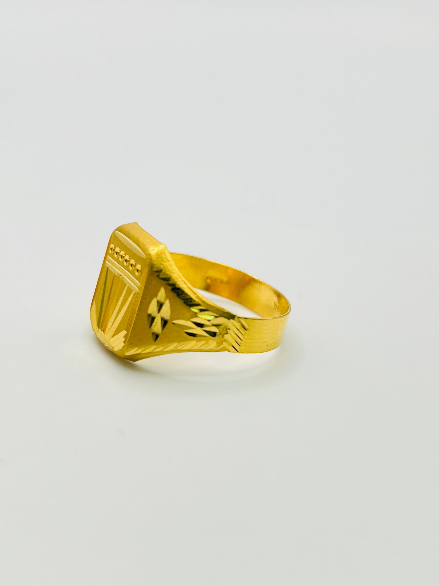 22ct Gold Men’s Ring – 3.2g, Hallmarked, Size U