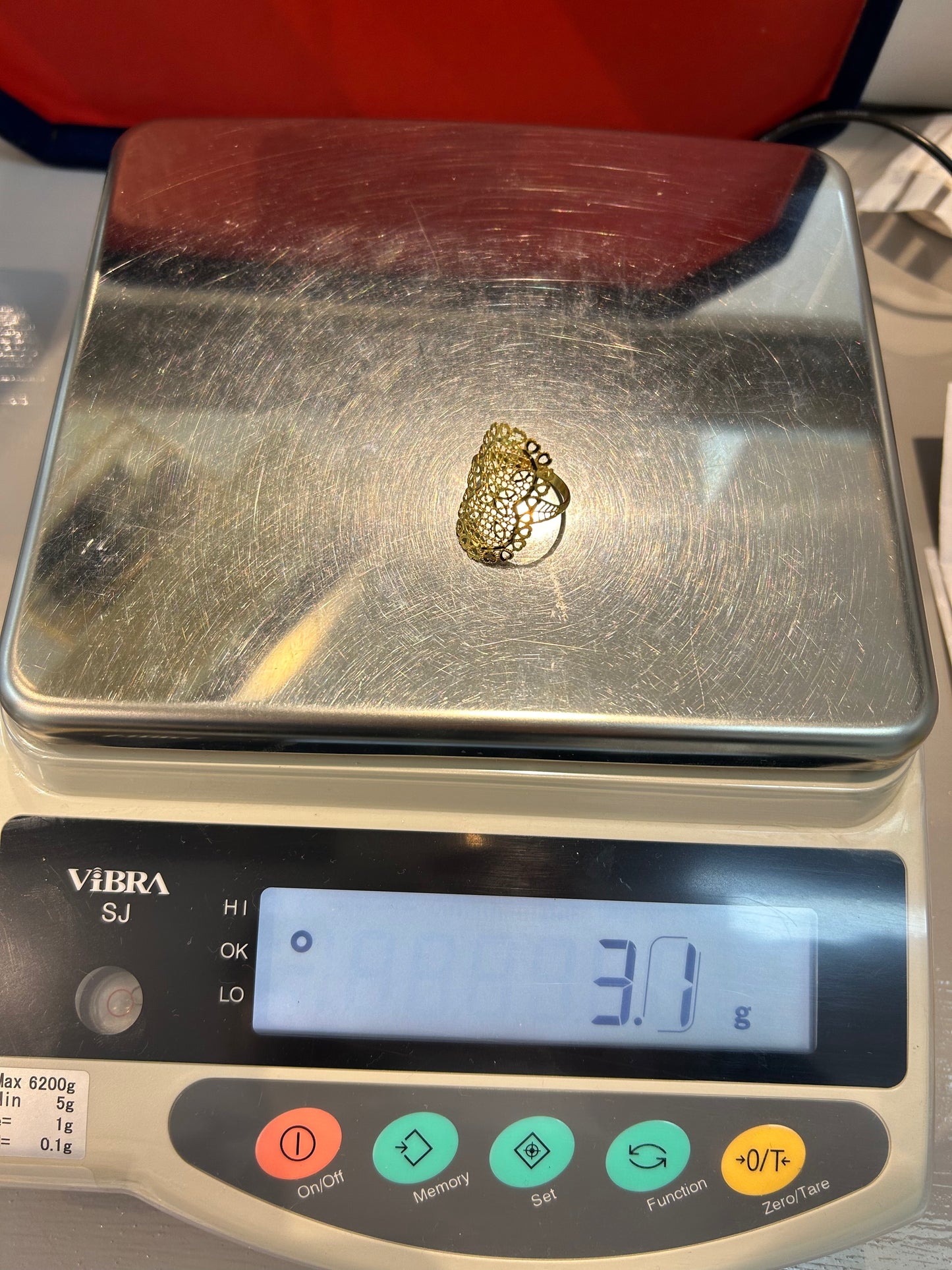 22ct Gold Ladies Ring – Size R (3.1g, Hallmarked)