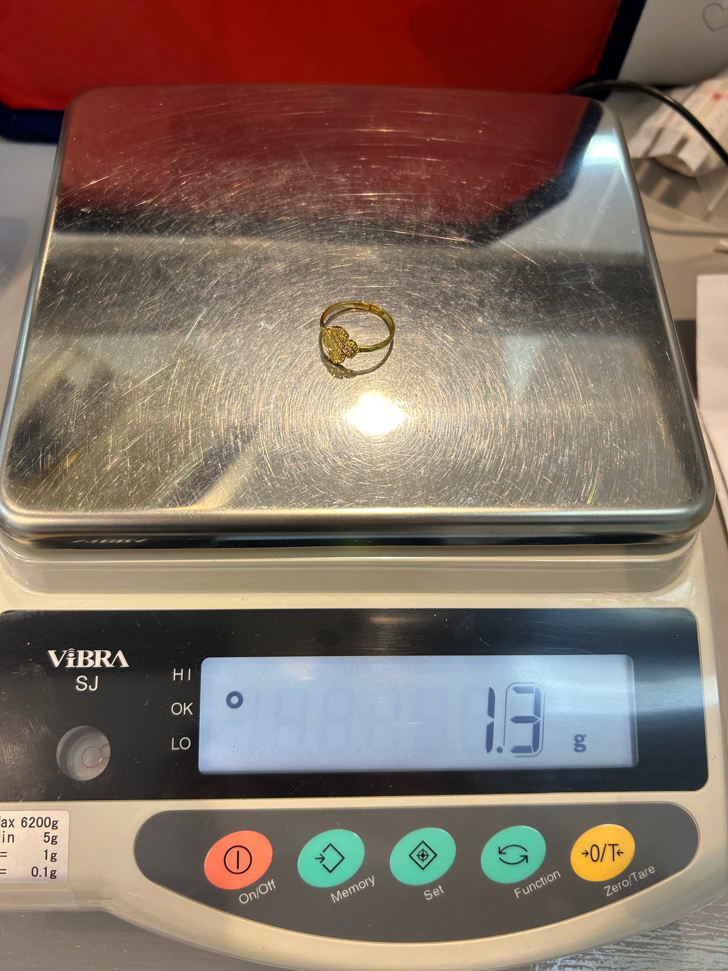 22ct Gold Ladies Ring – Size O (1.3g, Hallmarked)