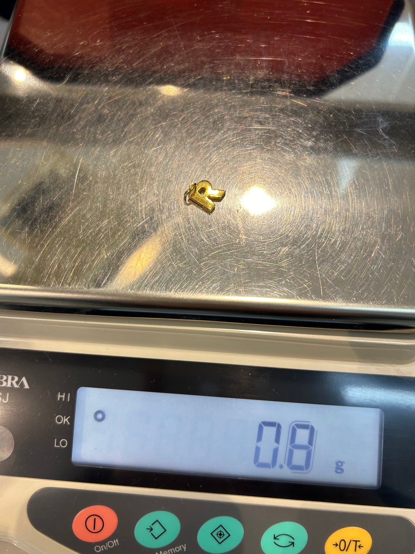 22ct Gold “R” Pendant – 0.8g