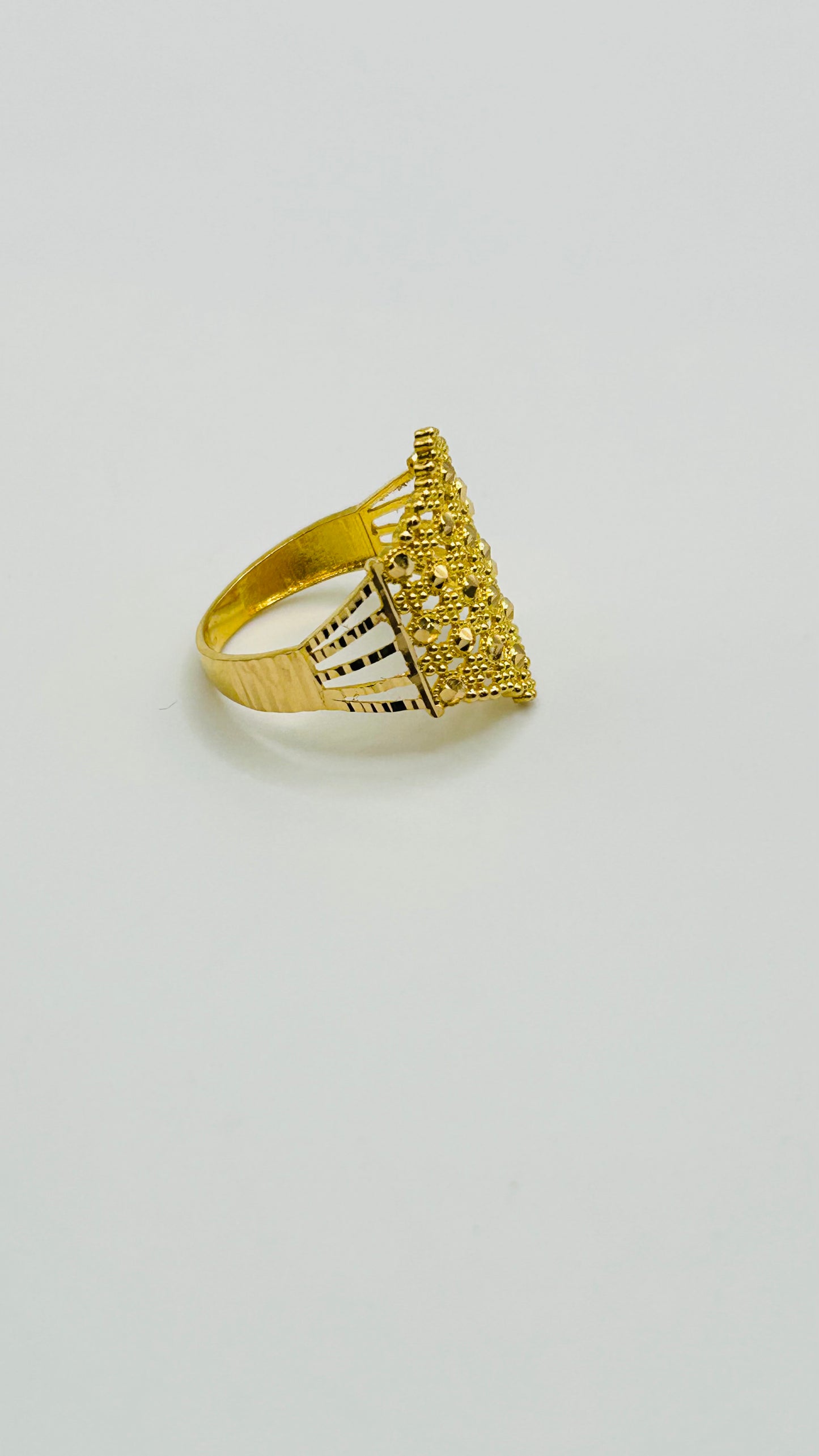 22ct Gold Ladies Ring – Size Q (3.5g, Hallmarked)