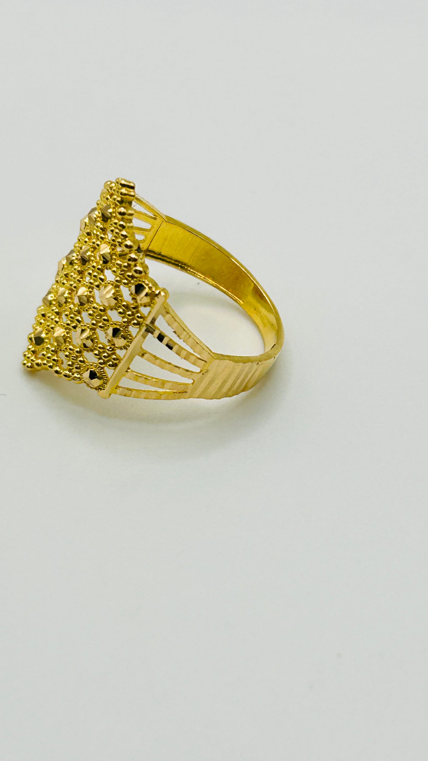 22ct Gold Ladies Ring – Size Q (3.5g, Hallmarked)