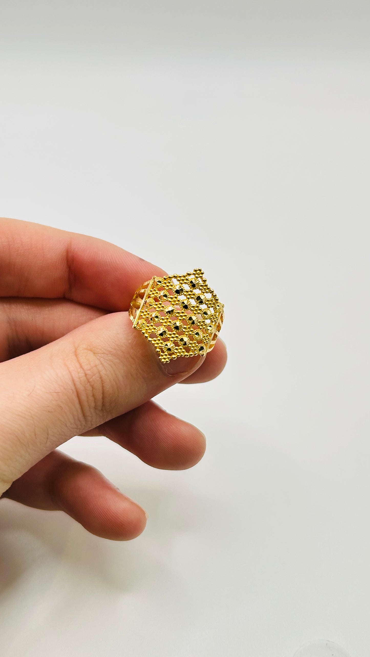 22ct Gold Ladies Ring – Size Q (3.5g, Hallmarked)