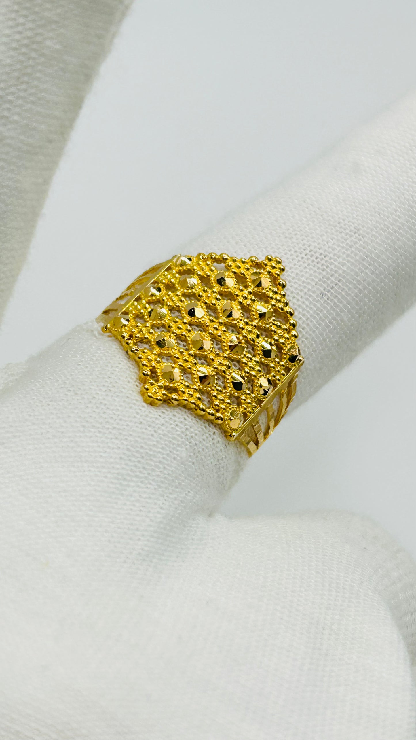 22ct Gold Ladies Ring – Size Q (3.5g, Hallmarked)