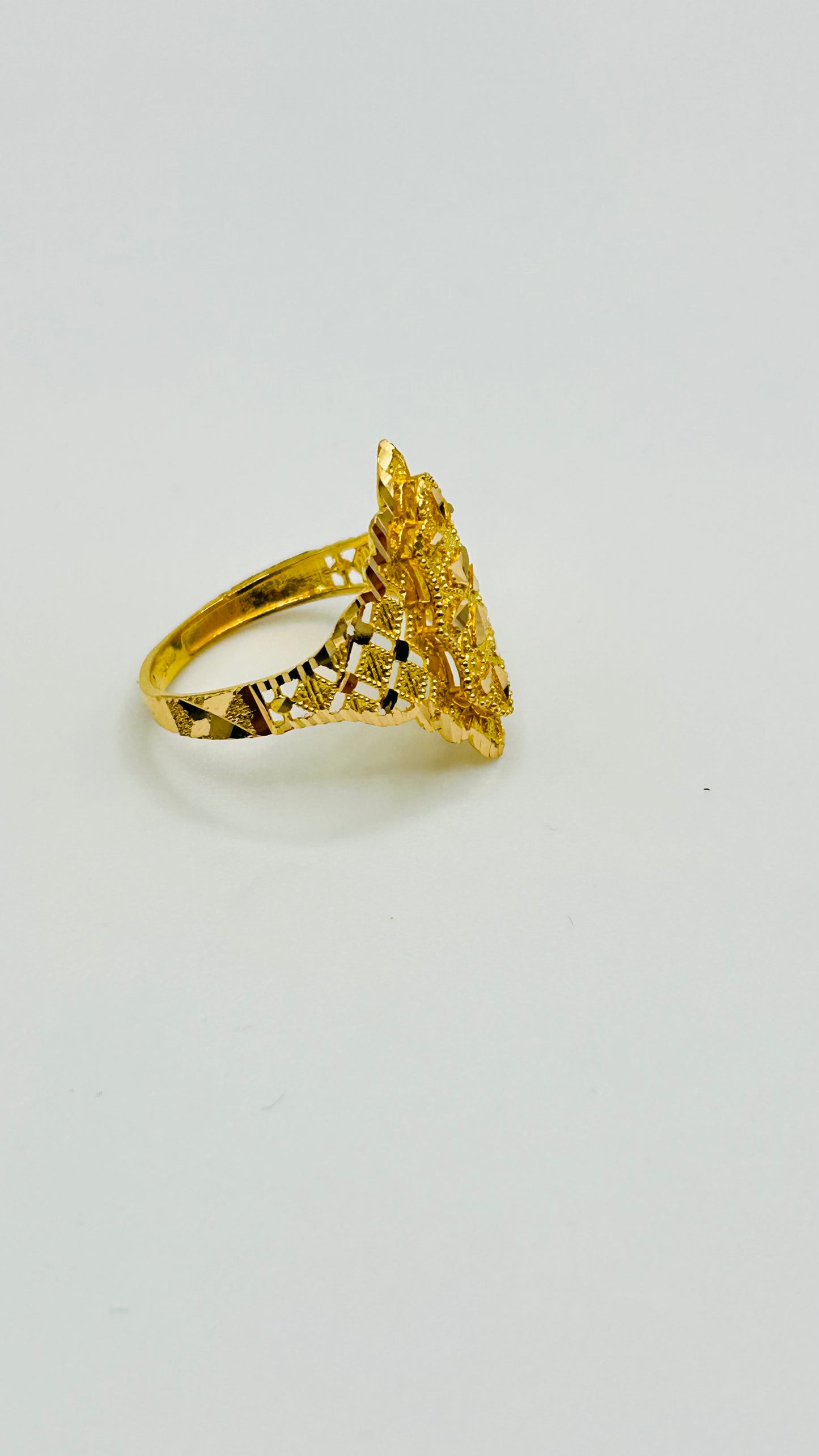 22ct Gold Ladies Ring – Size M½ (3.0g, Hallmarked)