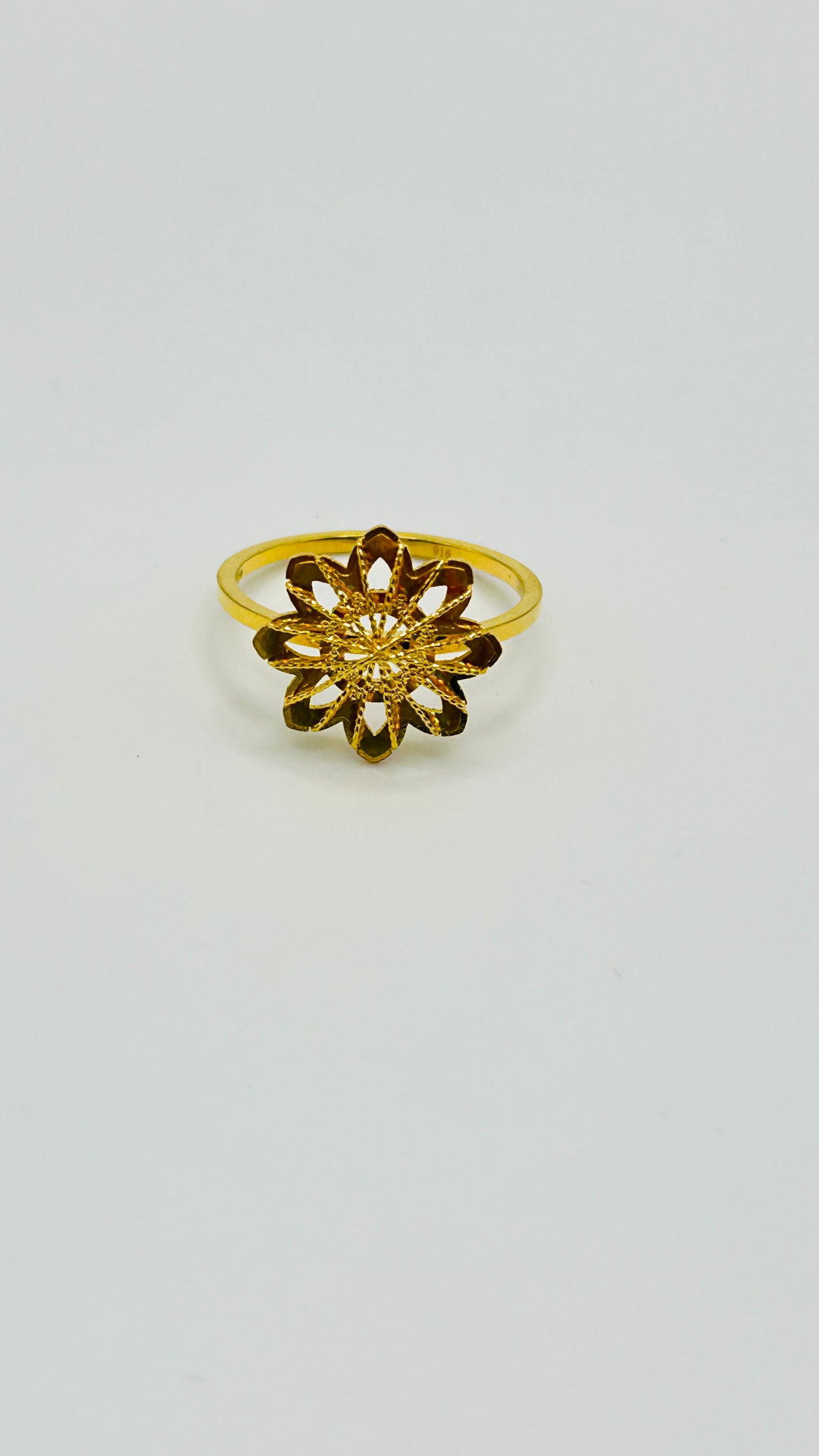 22ct Gold Rainbow Ring – Size M½ (2.5g, Hallmarked)