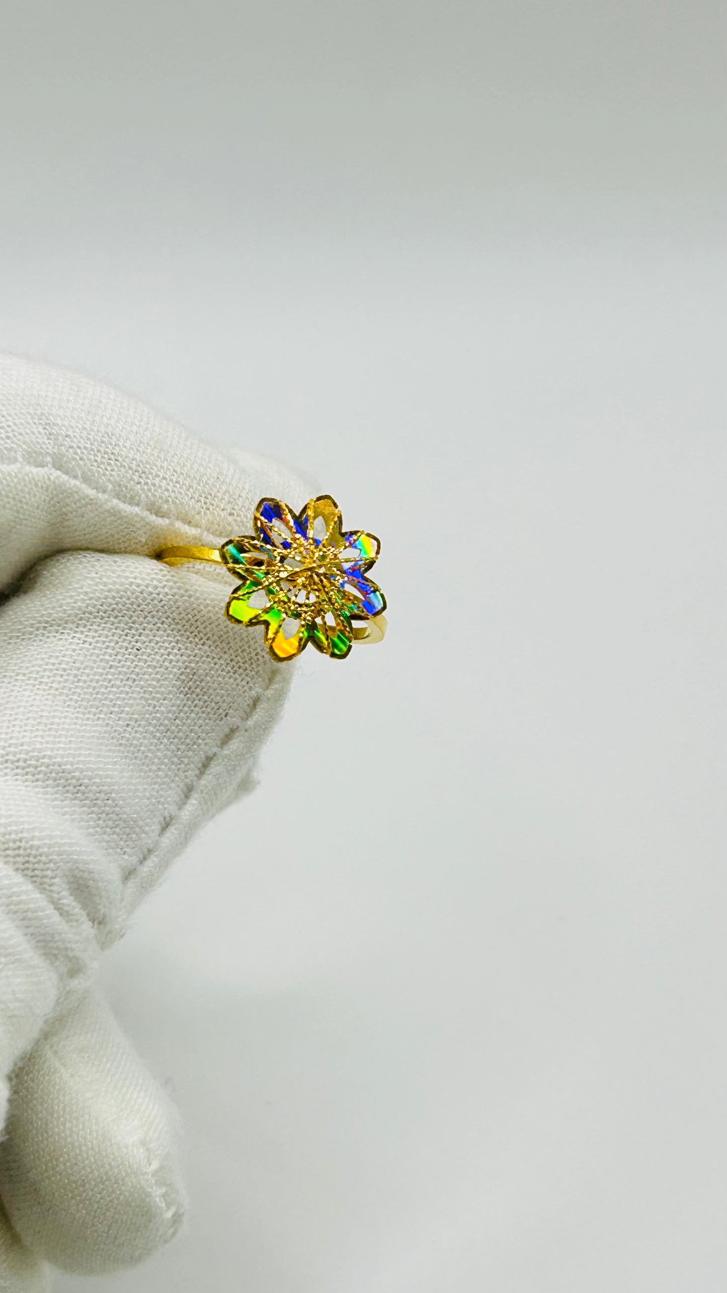 22ct Gold Rainbow Ring – Size M½ (2.5g, Hallmarked)