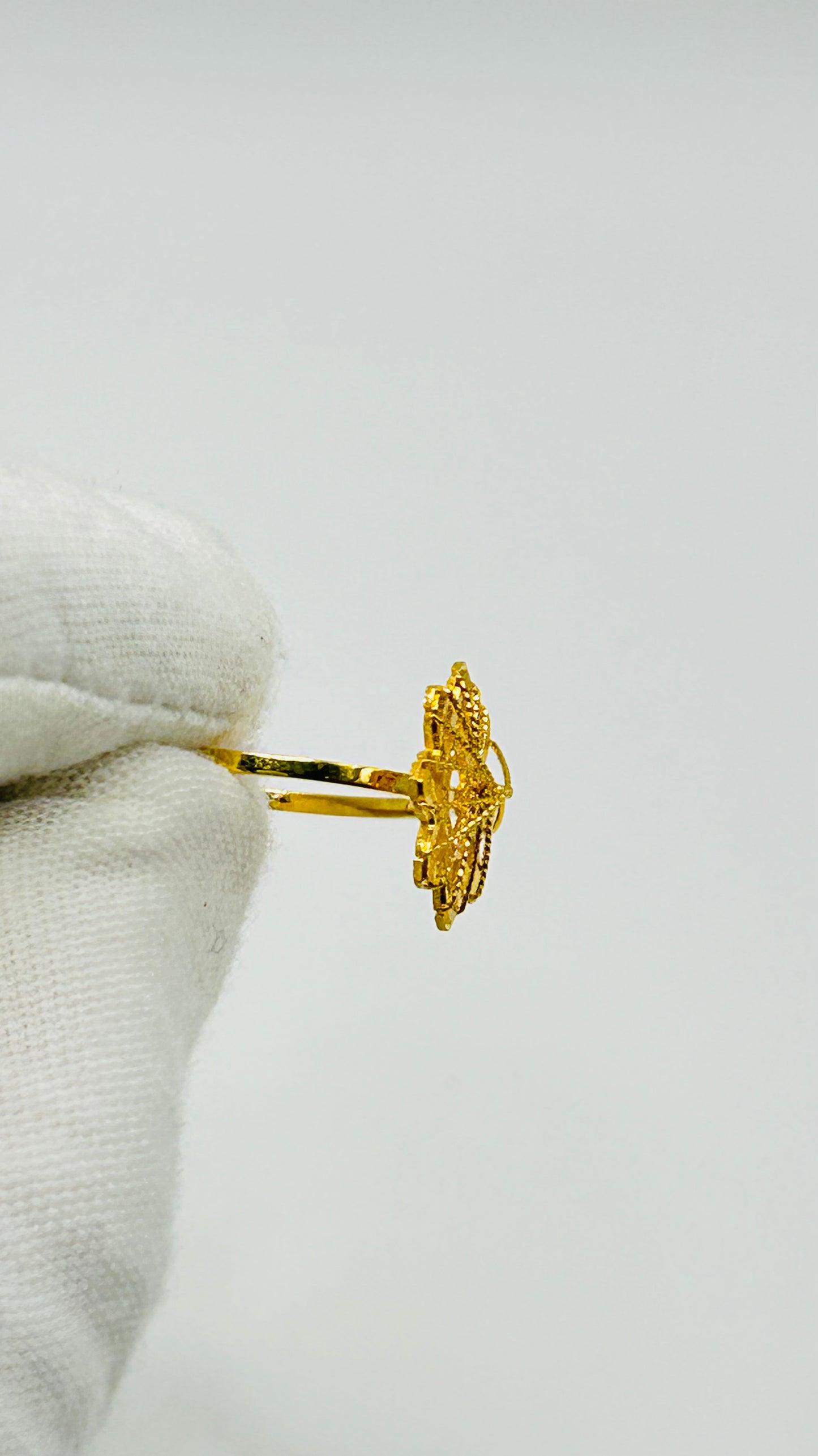 22ct Gold Rainbow Ring – Size M½ (2.5g, Hallmarked)