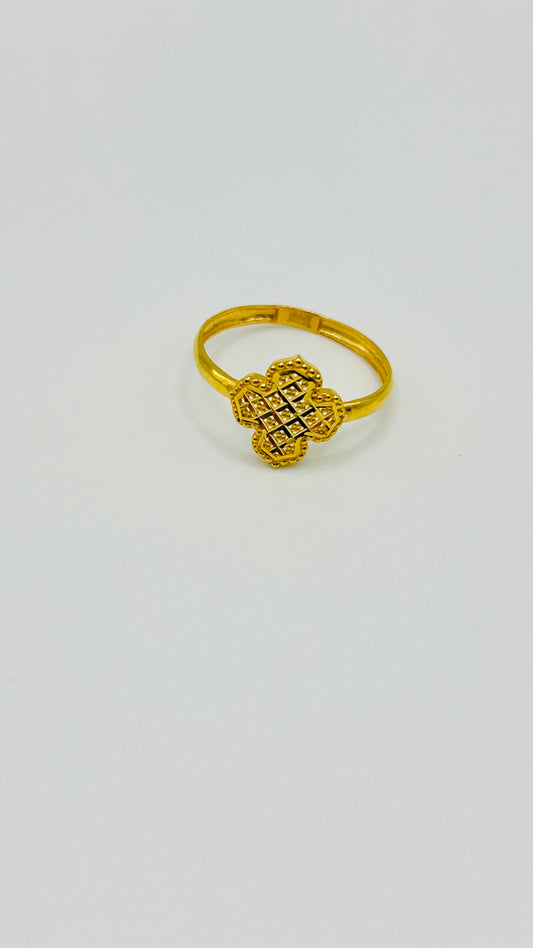22ct Gold Ladies Ring – Size O (1.3g, Hallmarked)