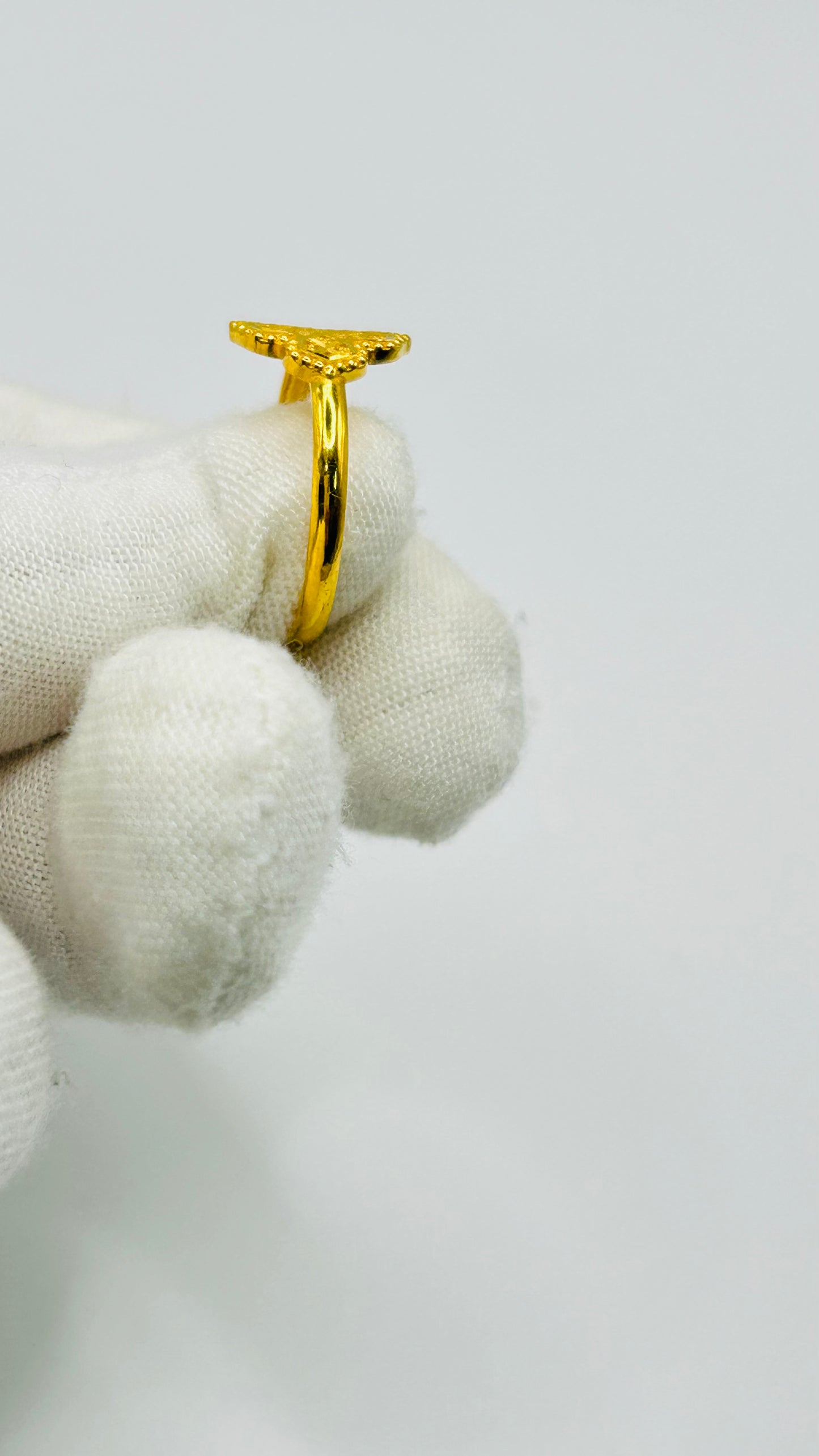 22ct Gold Ladies Ring – Size O (1.3g, Hallmarked)