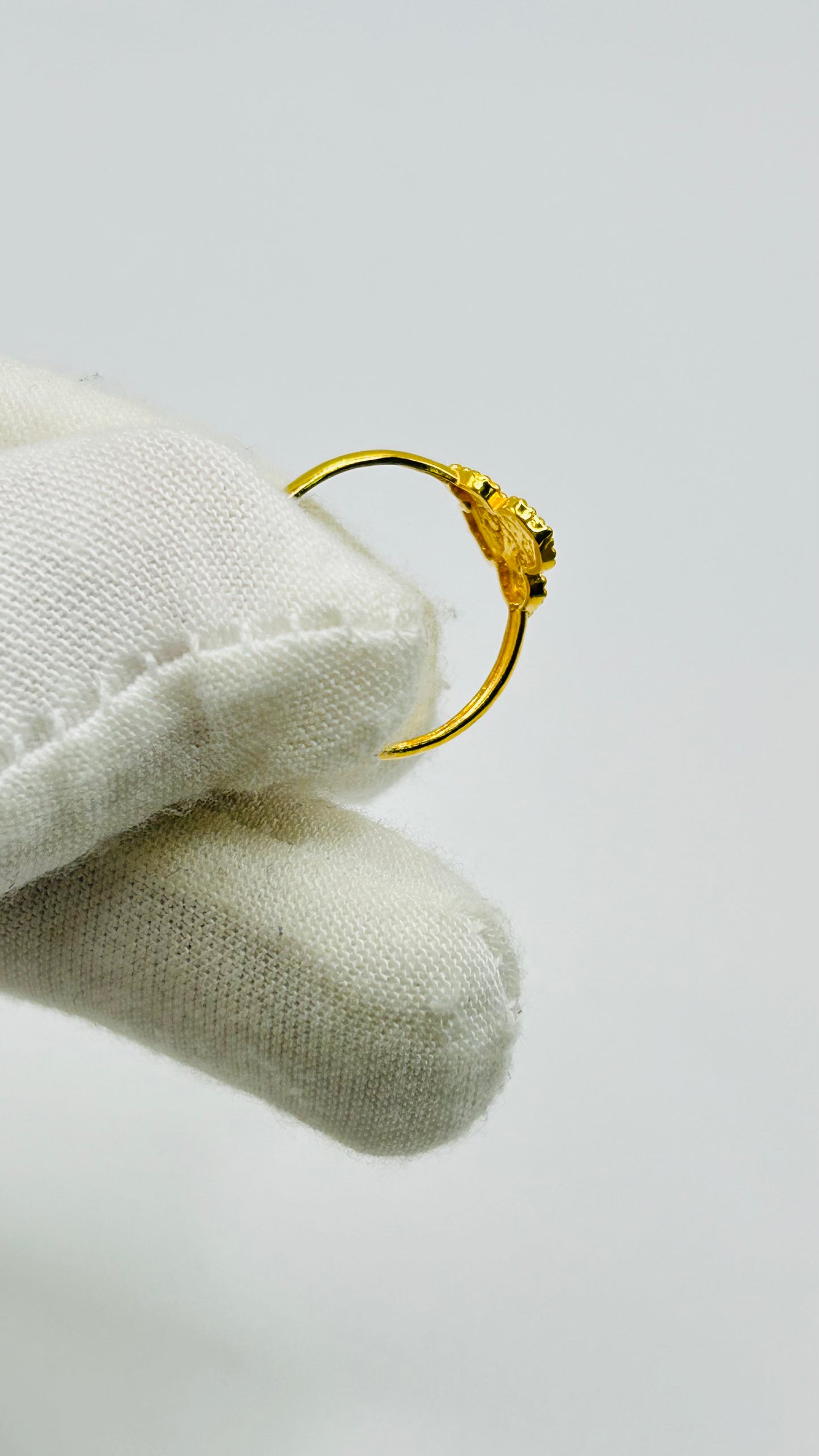 22ct Gold Ladies Ring – Size O (1.3g, Hallmarked)