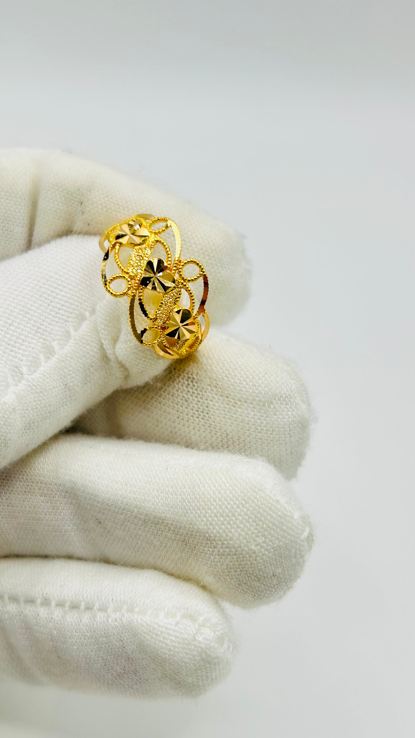 22ct Gold Ladies Ring – Size M½ (2.9g, Hallmarked)