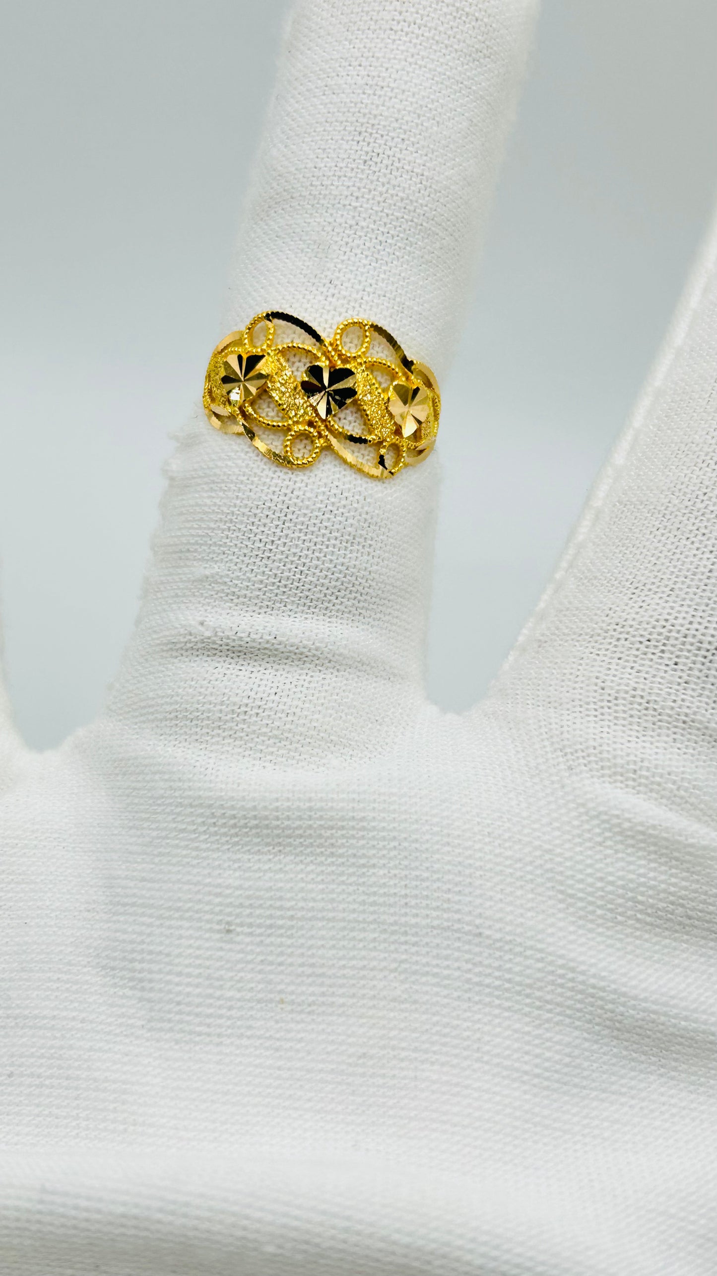 22ct Gold Ladies Ring – Size M½ (2.9g, Hallmarked)