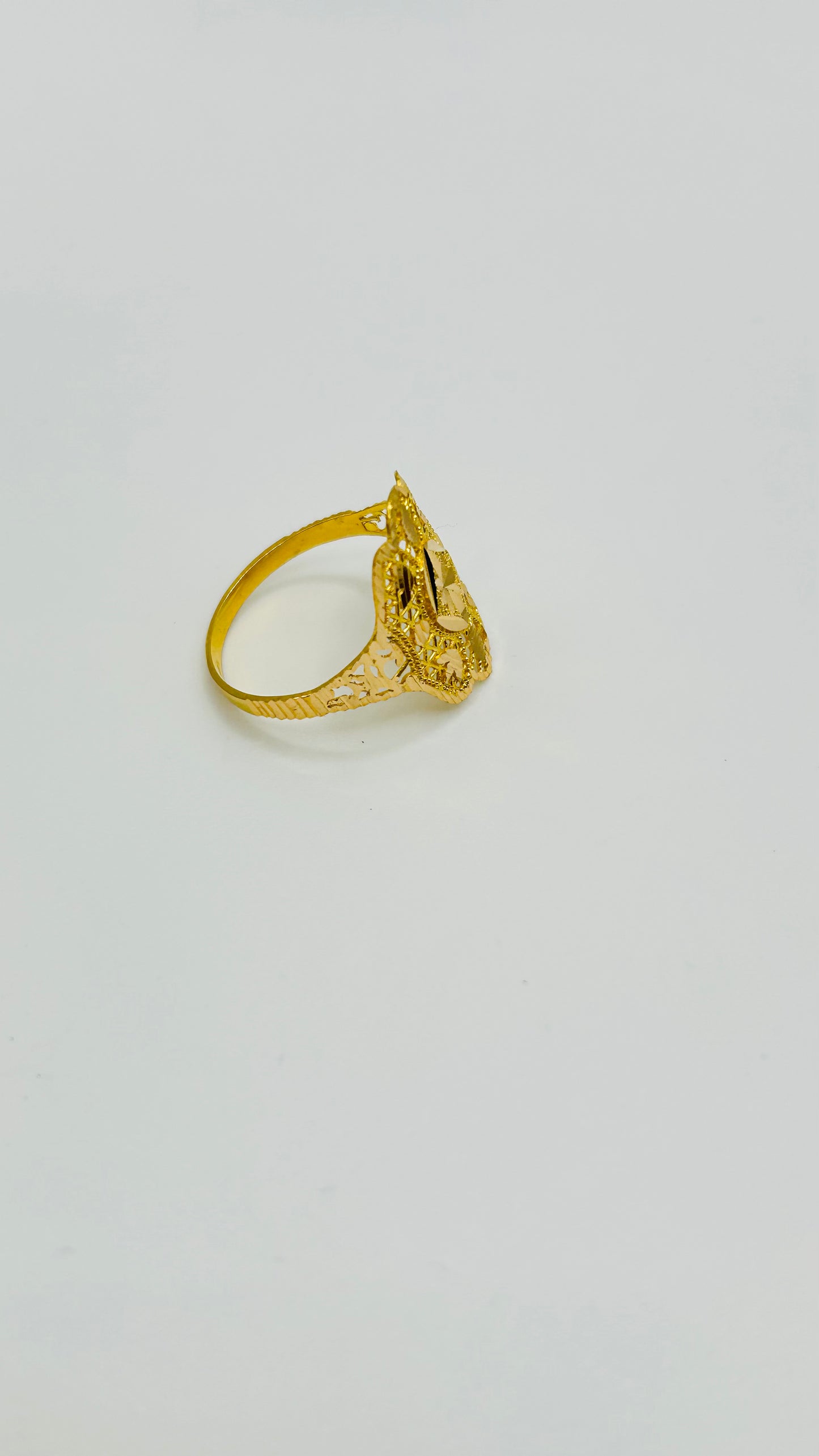 22ct Gold Ladies Ring – Size P½ (2.3g, Hallmarked)