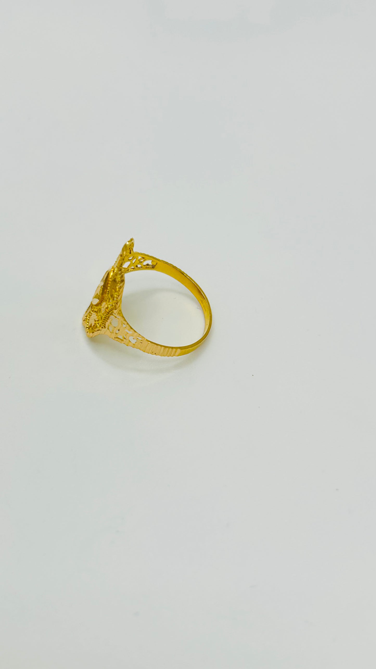 22ct Gold Ladies Ring – Size P½ (2.3g, Hallmarked)