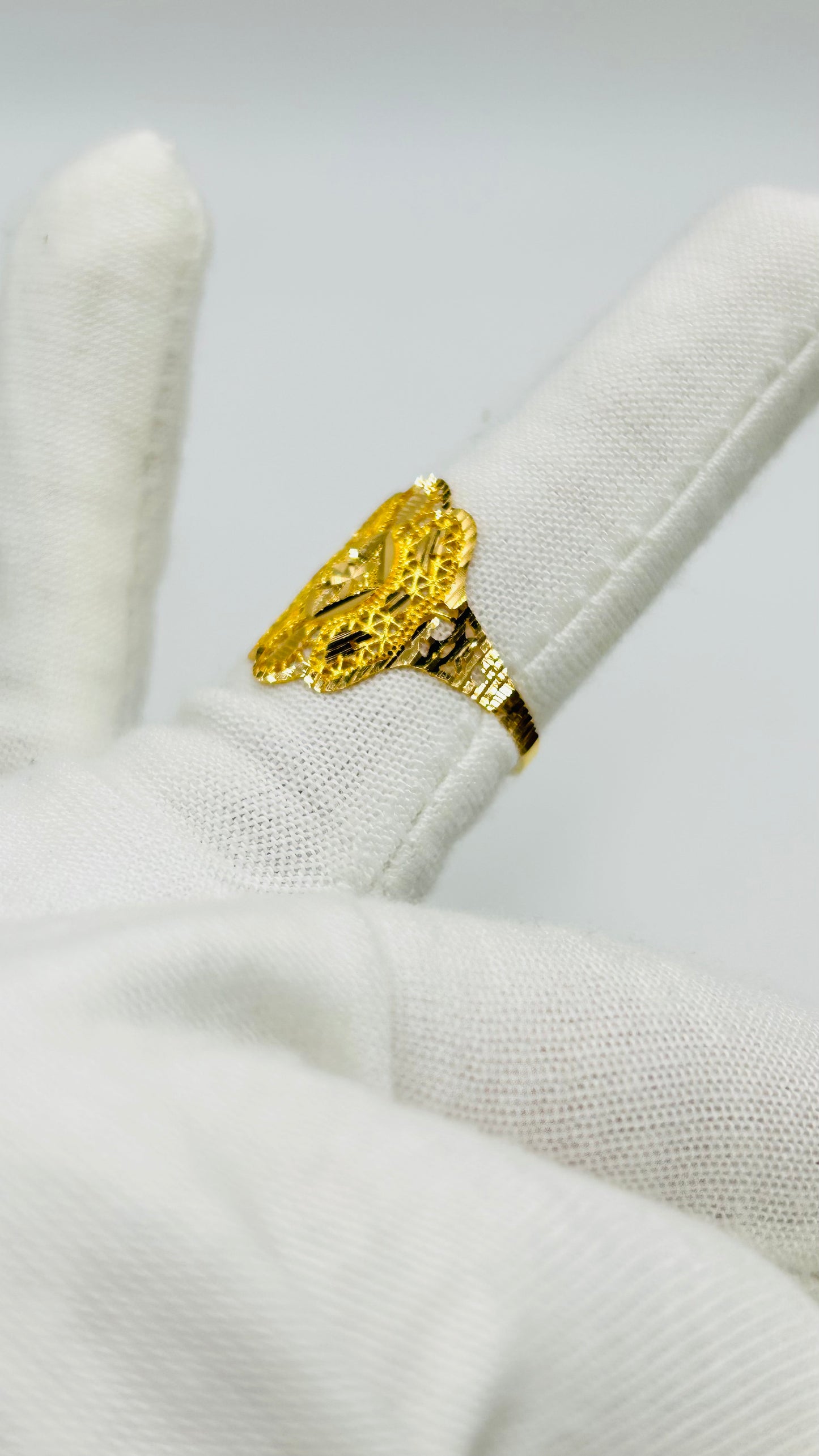 22ct Gold Ladies Ring – Size P½ (2.3g, Hallmarked)