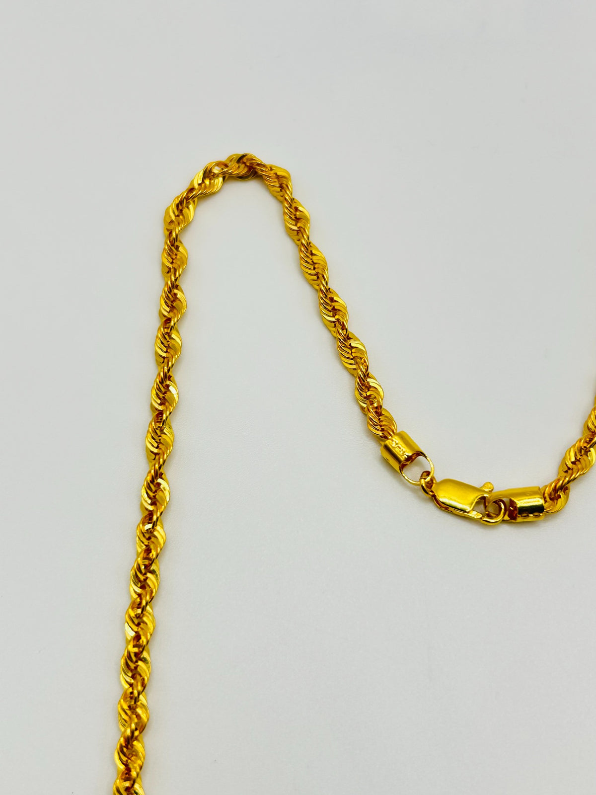 22ct gold rope chain detail