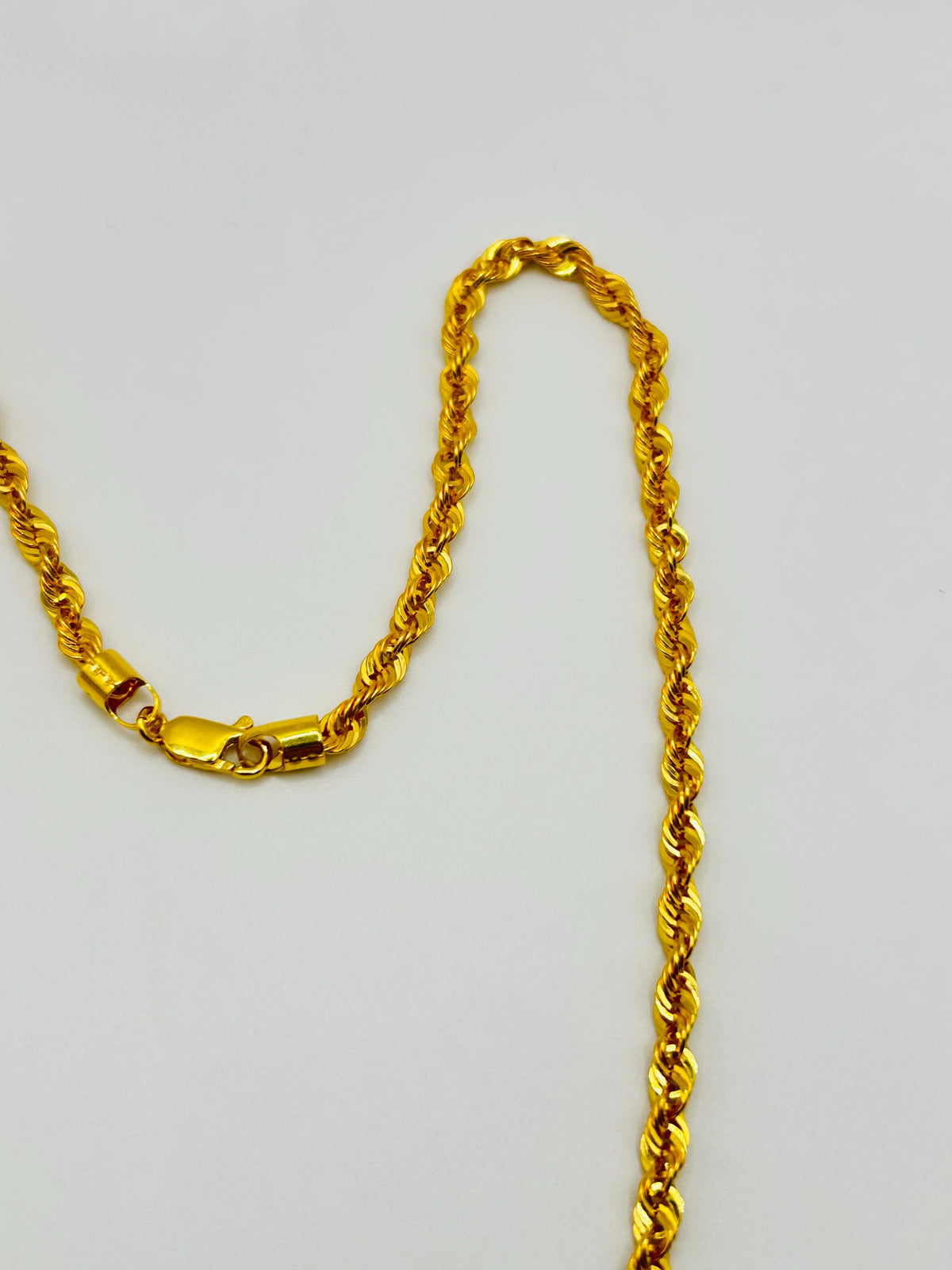 22ct gold rope chain clasp detail