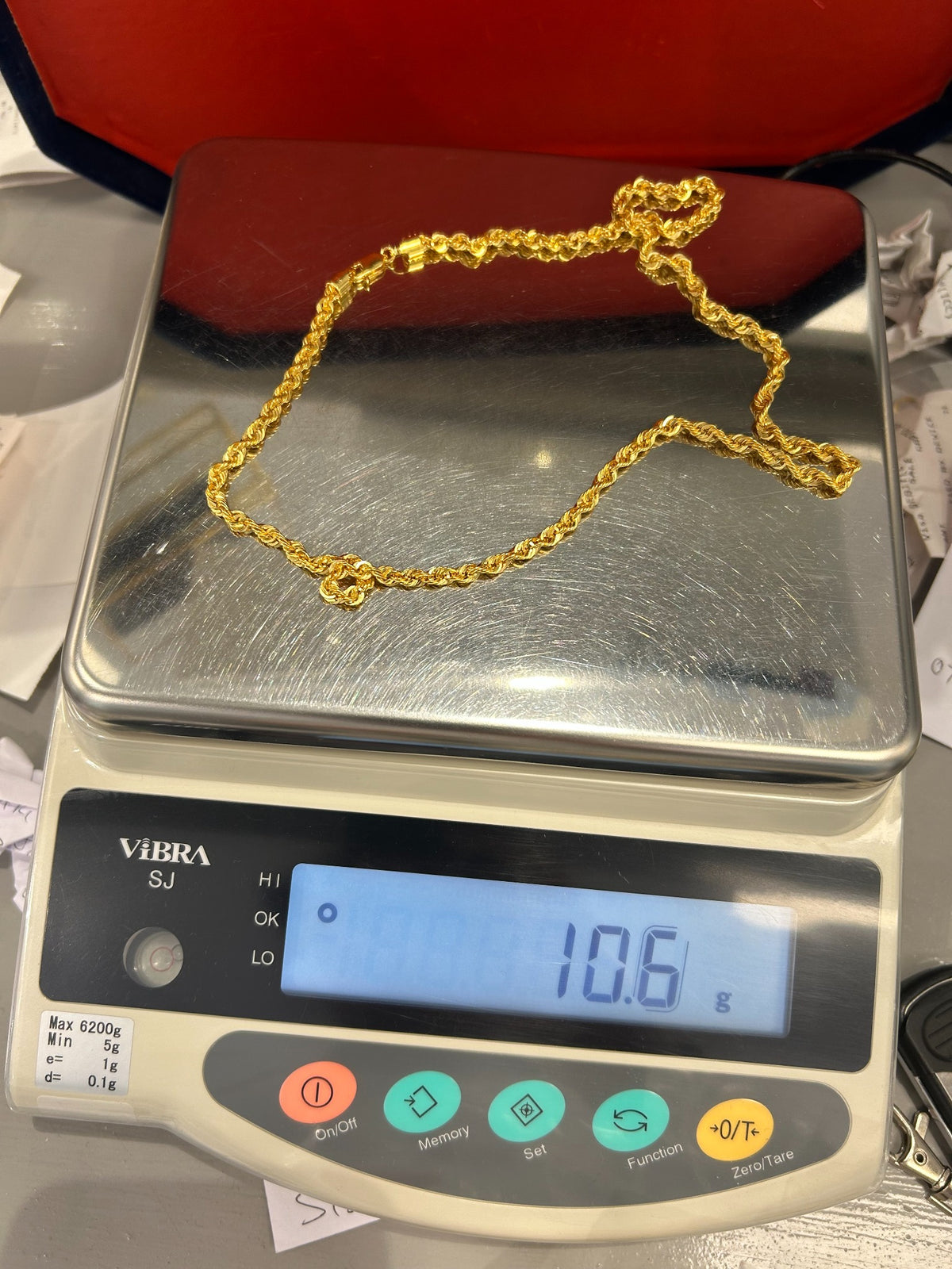 22ct gold rope chain weighing 10.6 grams