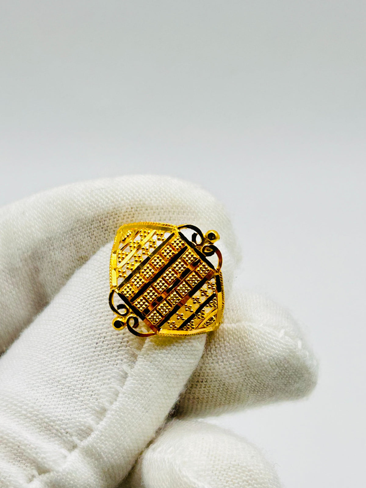 22ct gold ladies ring 2.5g