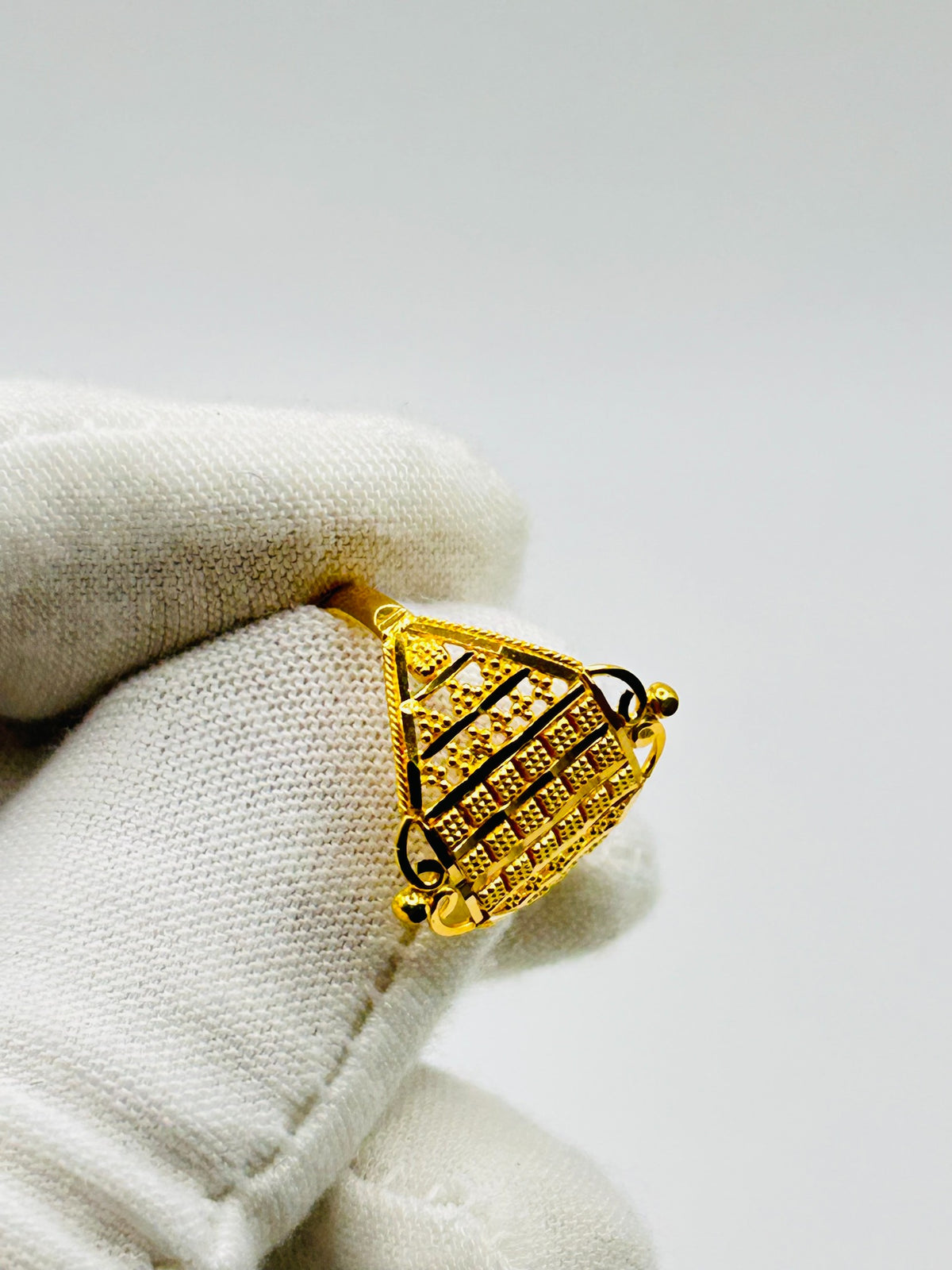 22ct gold ladies ring 2.5g