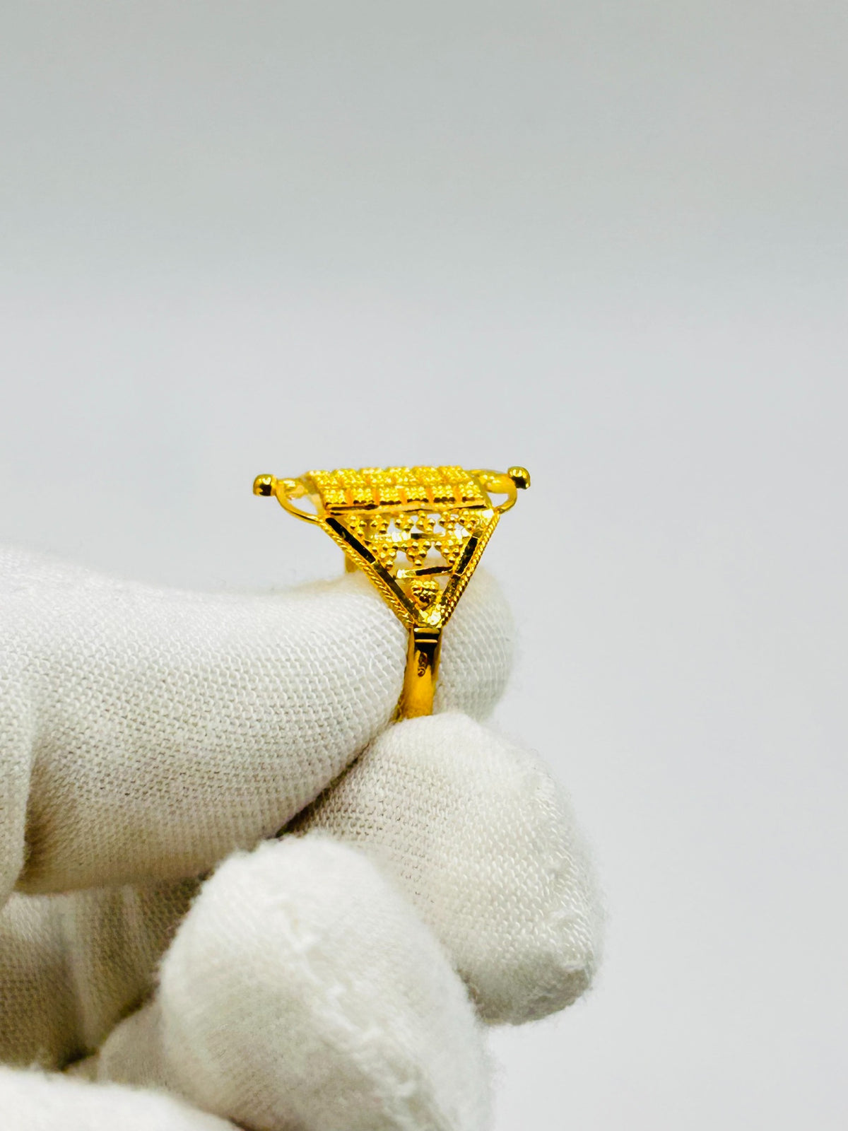 22ct gold ladies ring 2.5g