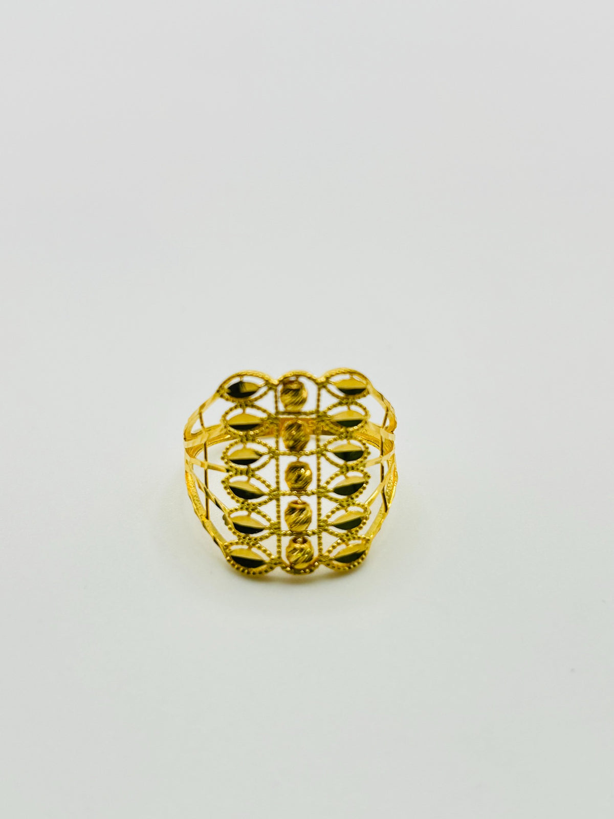 22ct gold ladies ring 2.5g size P