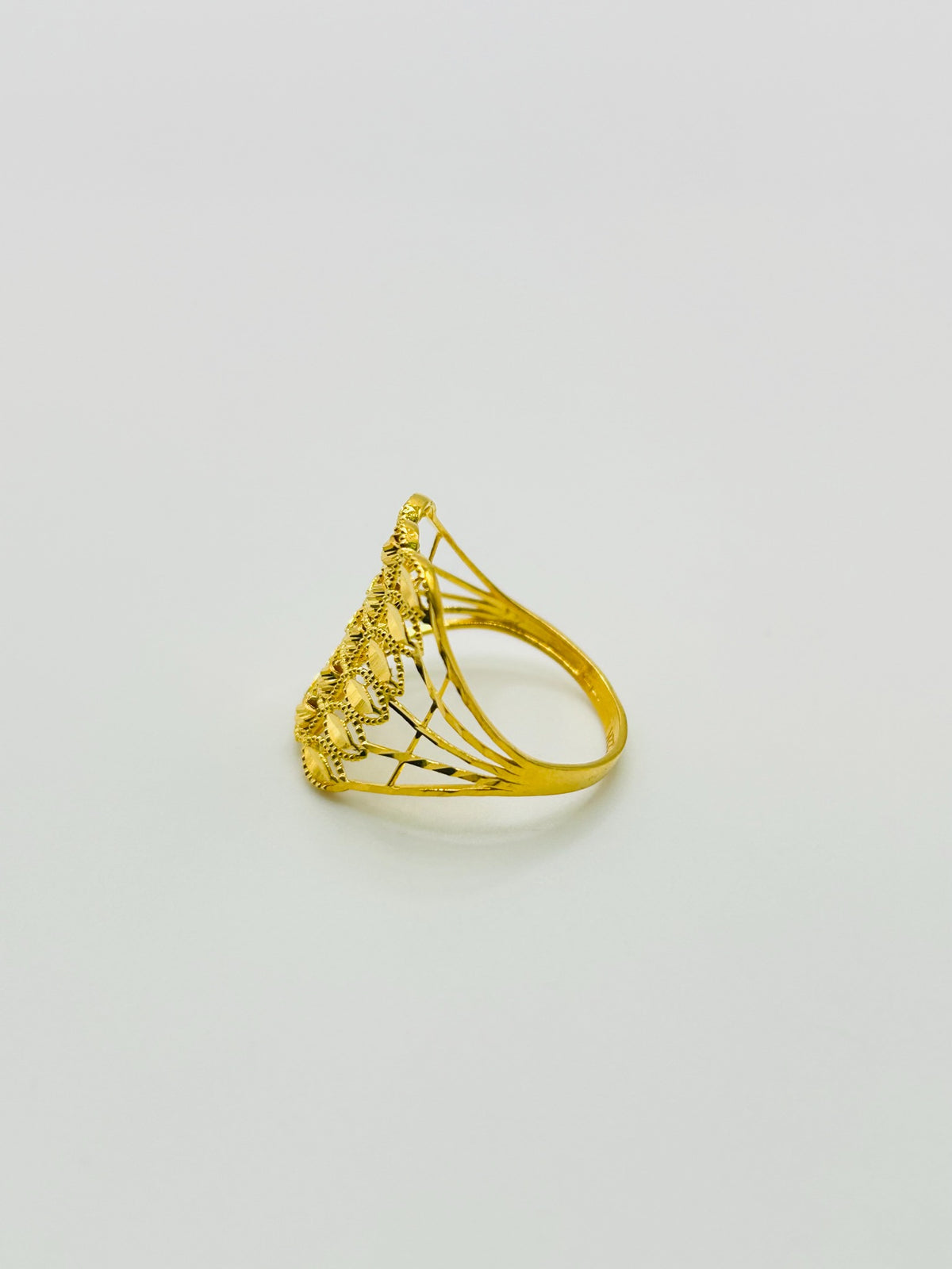 22ct gold ladies ring 2.5g