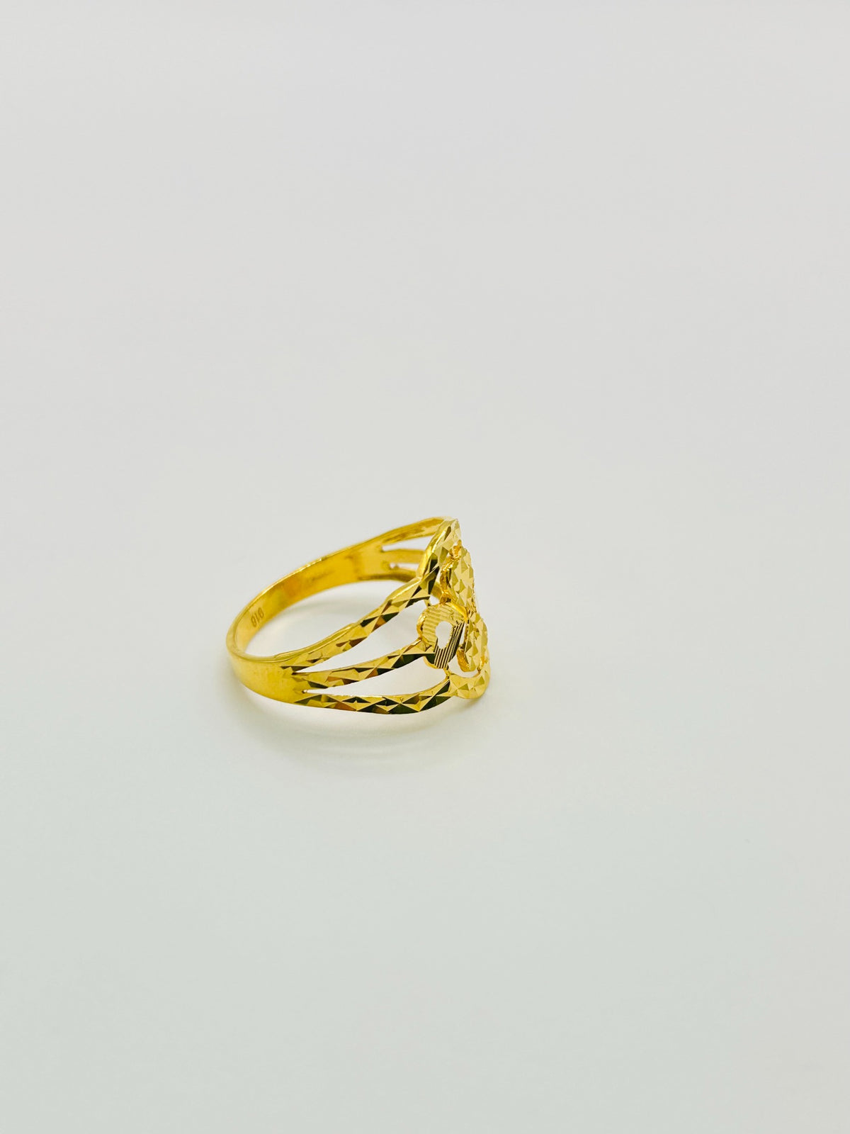 22ct gold ladies ring 2.2g