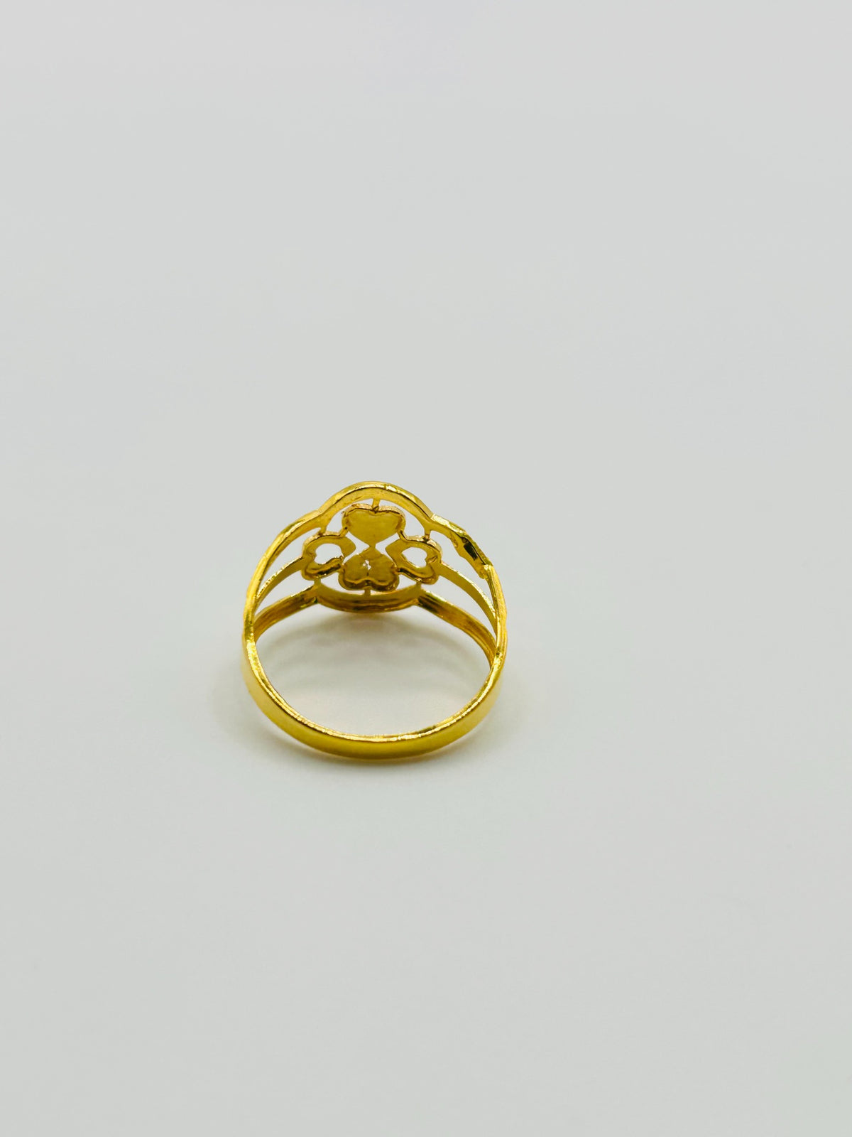 22ct gold ladies ring 2.2g