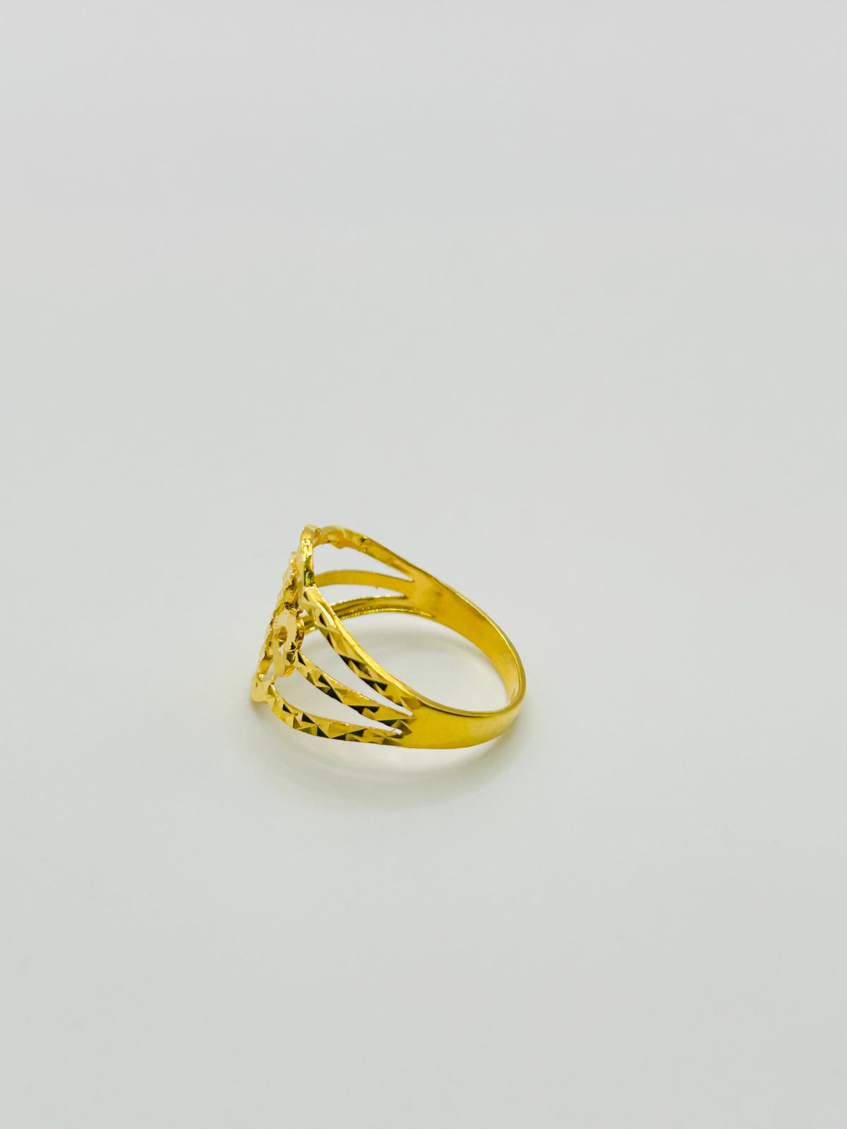 22ct gold ladies ring 2.2g