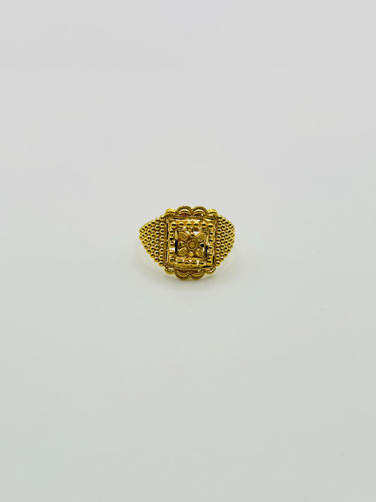 22ct gold ladies ring 2.7g size K