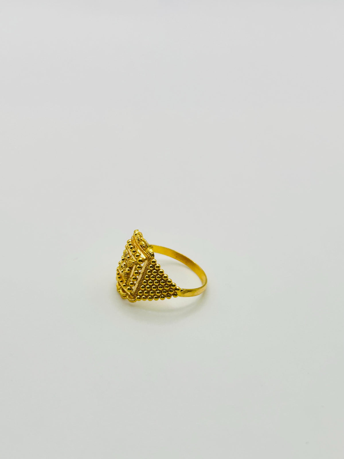 22ct gold ladies ring 2.7g